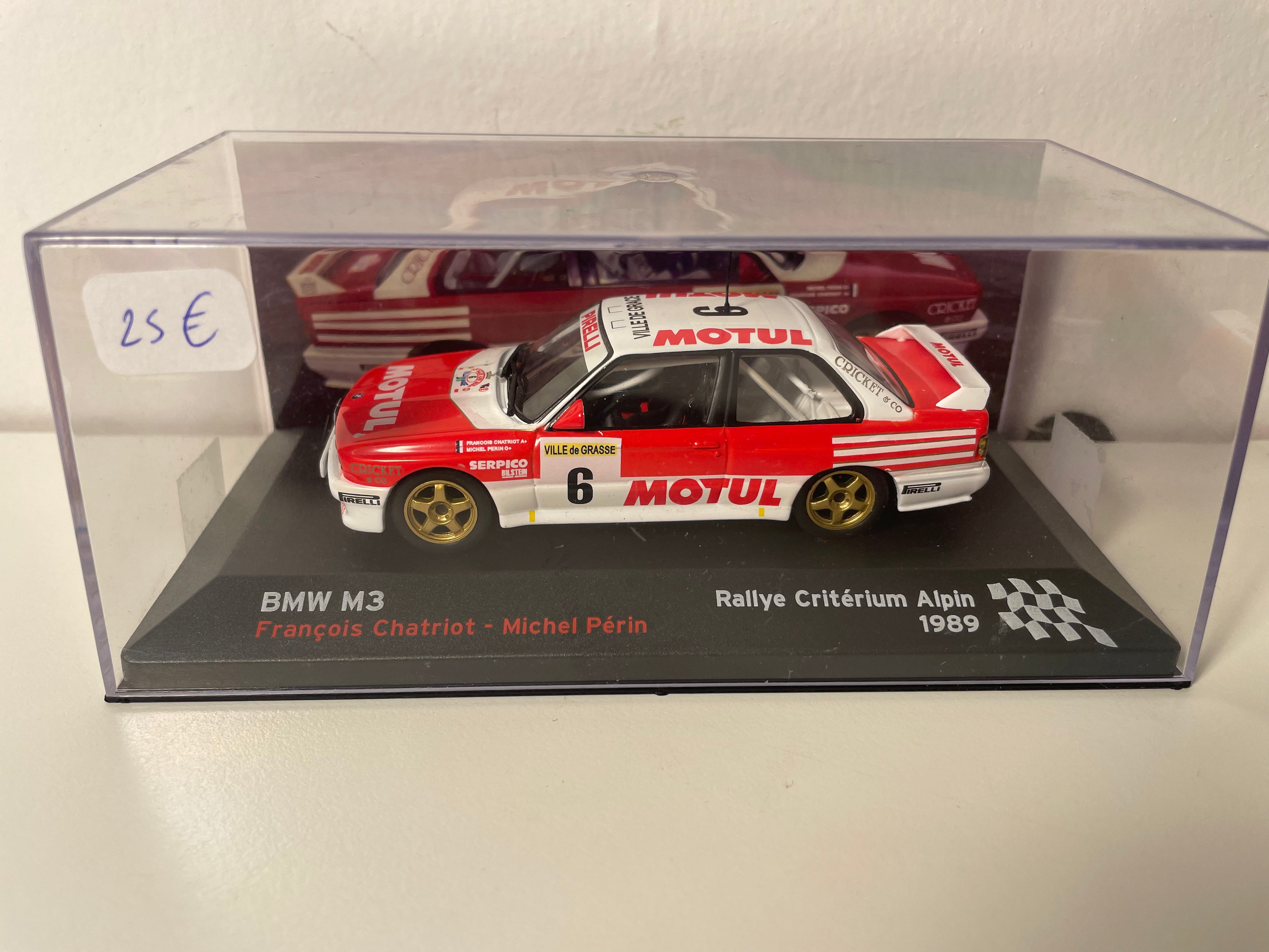 BMW M3 rouge et blanche numéro 6 - rallye critérium alpin 1989