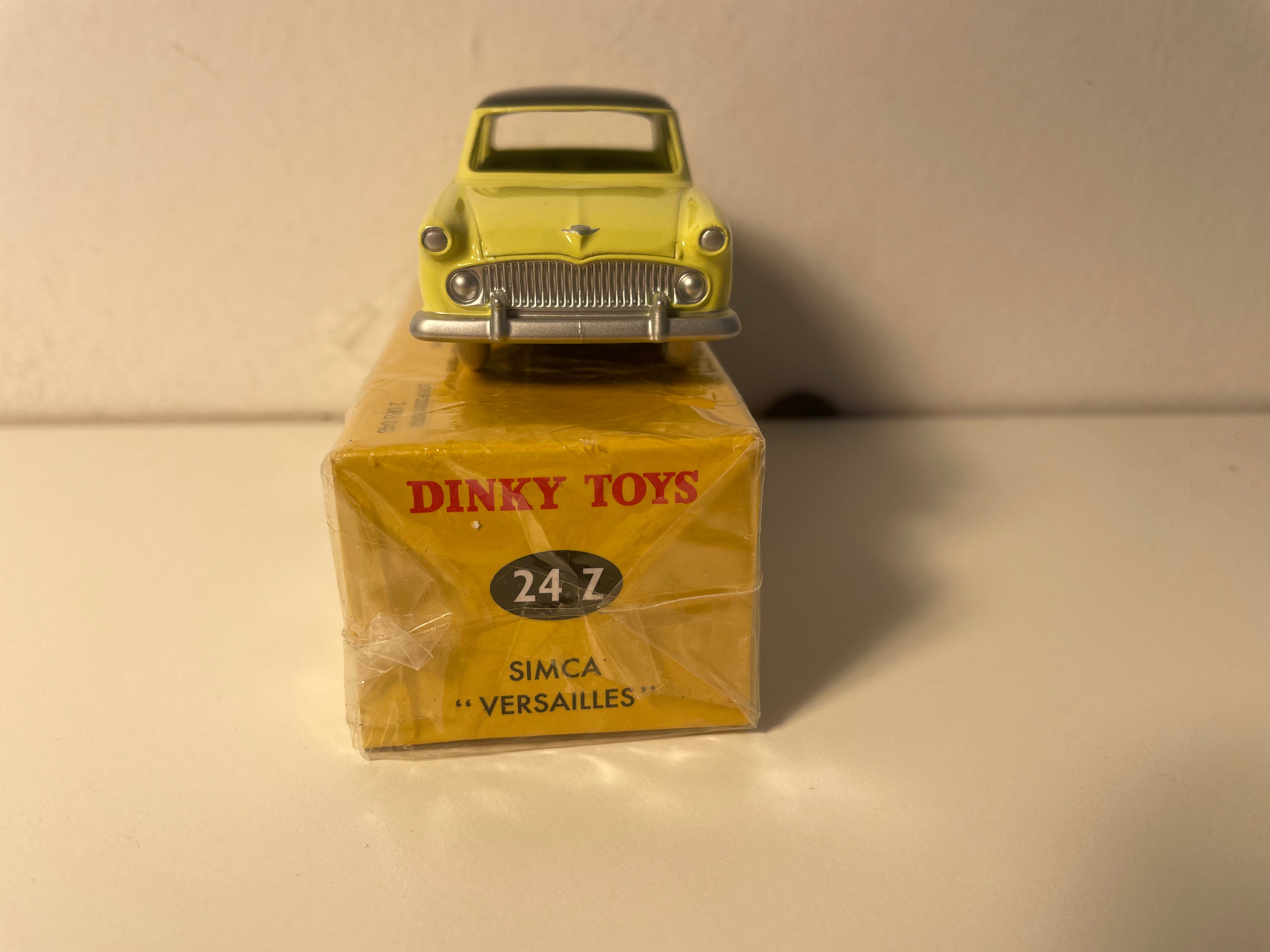 Simca Versailles żółty i czarny dach Dinky-Toys (Editions Atlas)