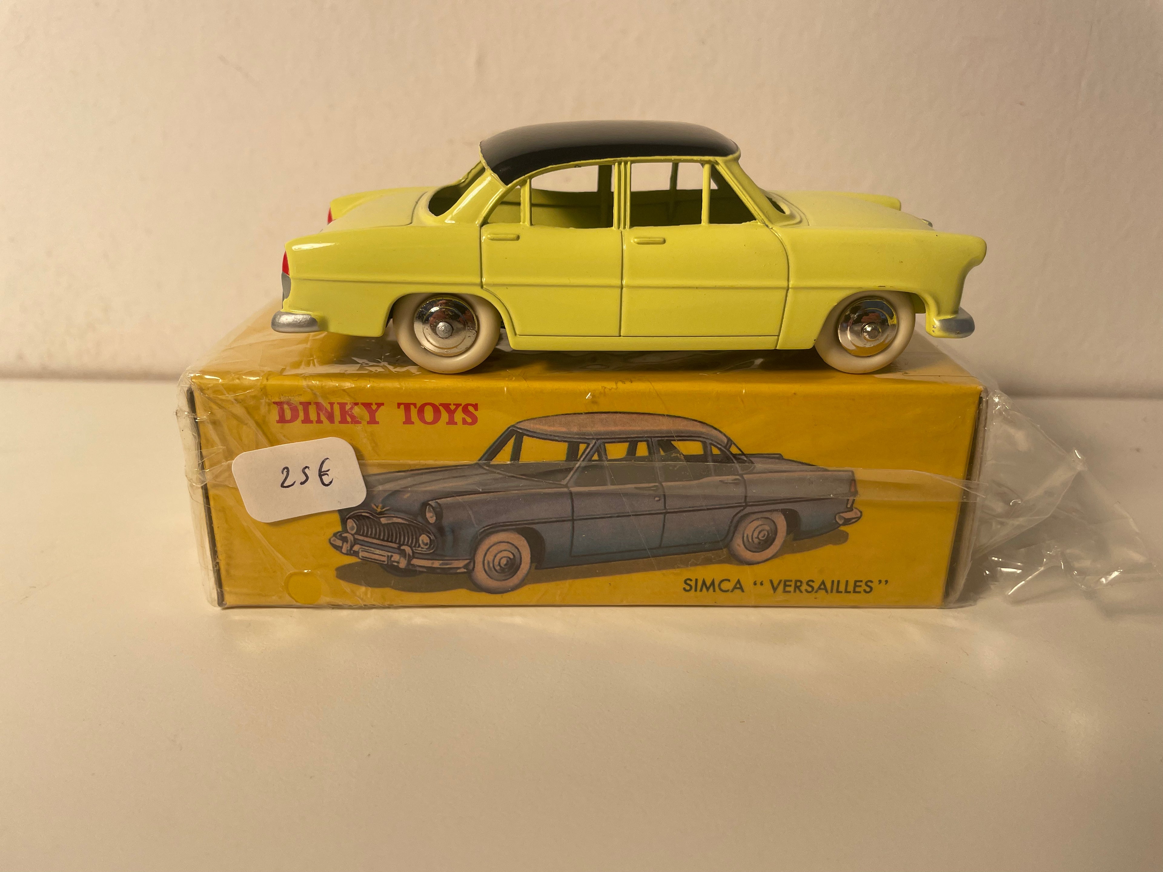 Simca Versailles żółty i czarny dach Dinky-Toys (Editions Atlas)