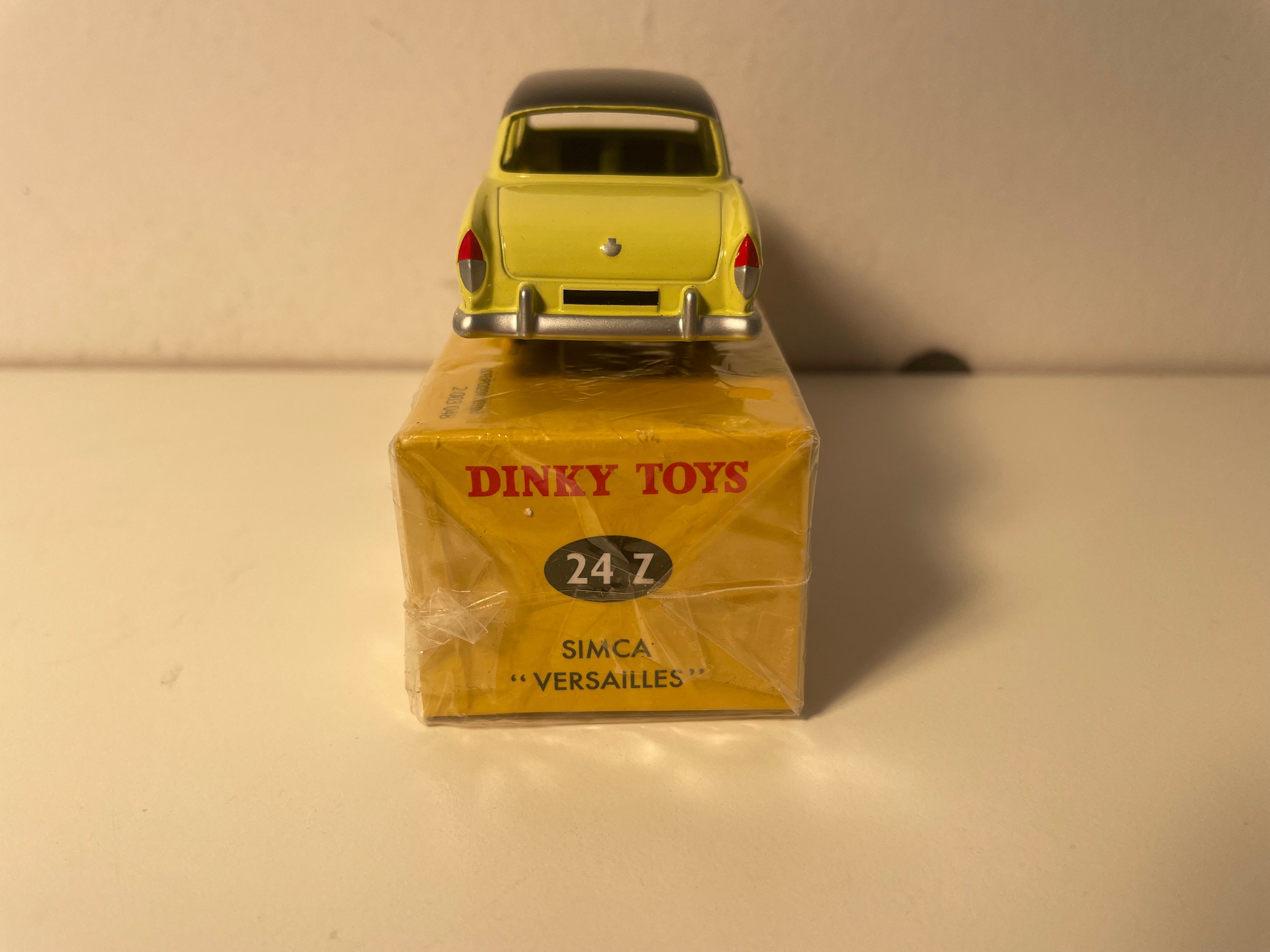 Simca Versailles żółty i czarny dach Dinky-Toys (Editions Atlas)