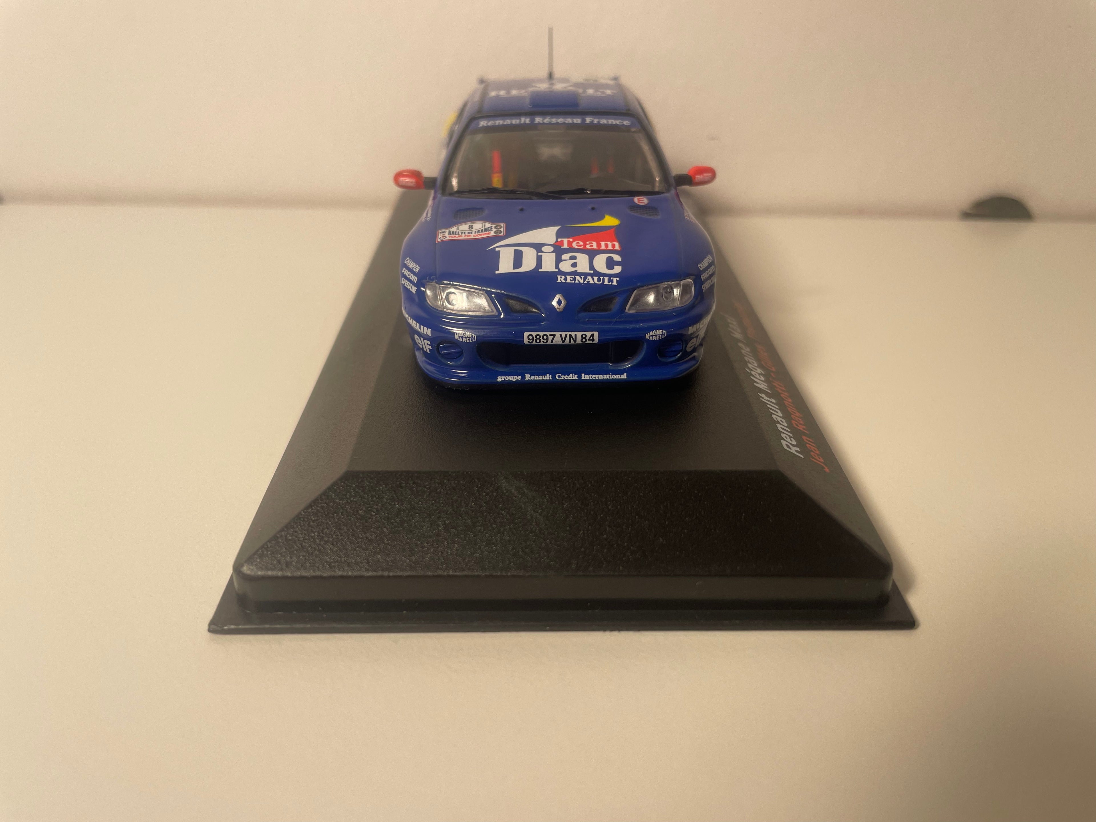 Renault Mégane Maxi Bloo a wäiss Nummer 8 - Tour de Corse 1996