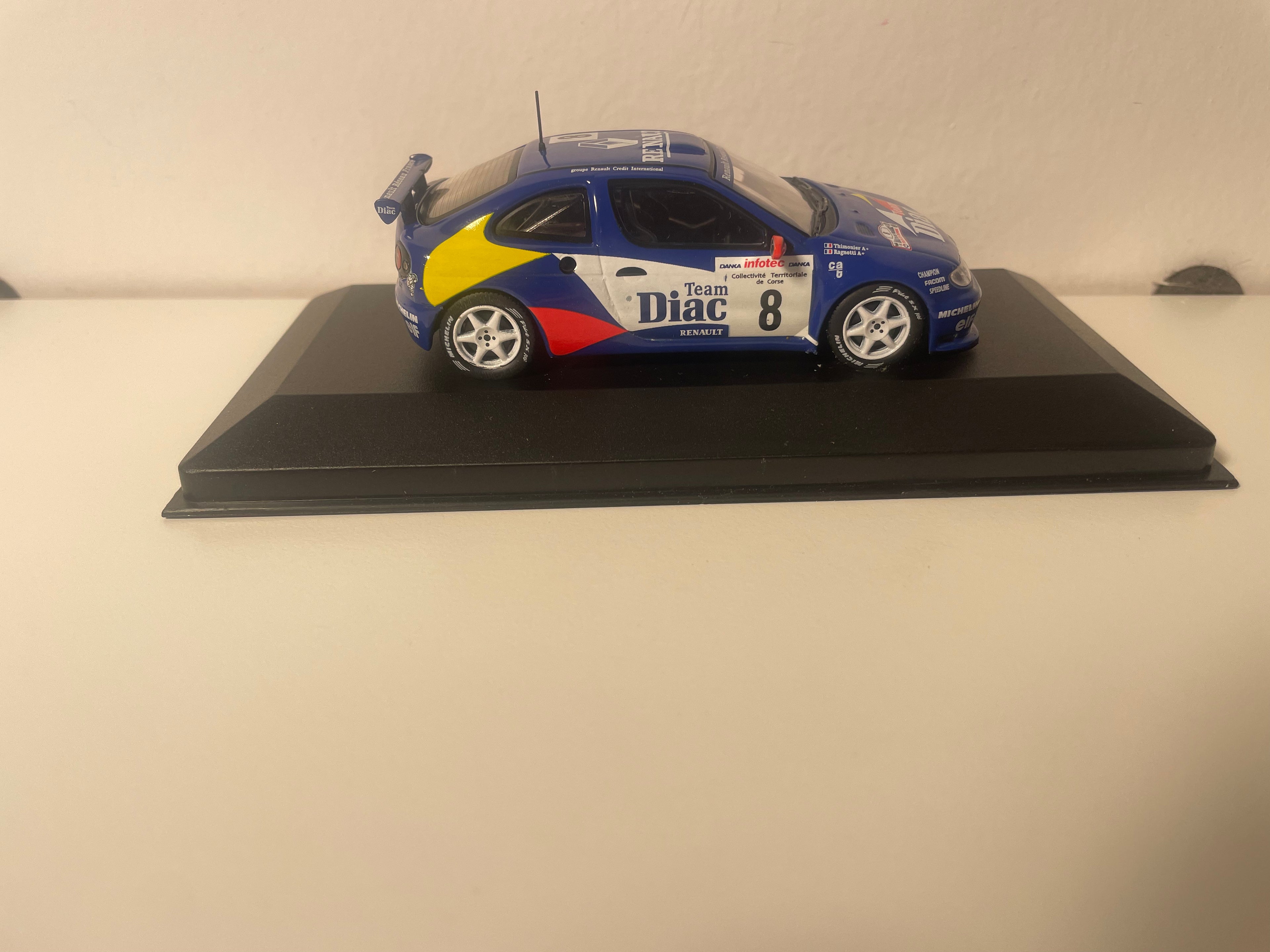 Renault Mégane Maxi Bloo a wäiss Nummer 8 - Tour de Corse 1996