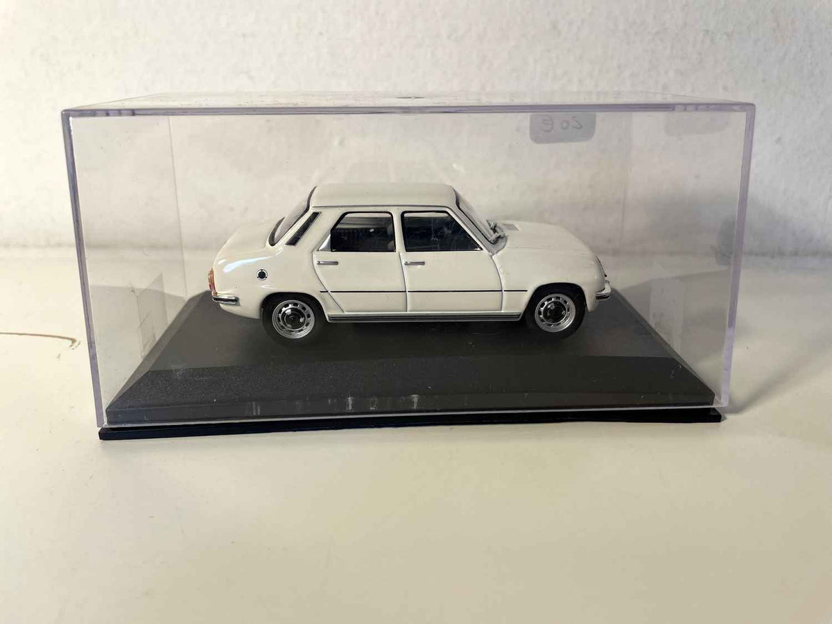 Renault Siete blanche (blanc cassé) de 1975