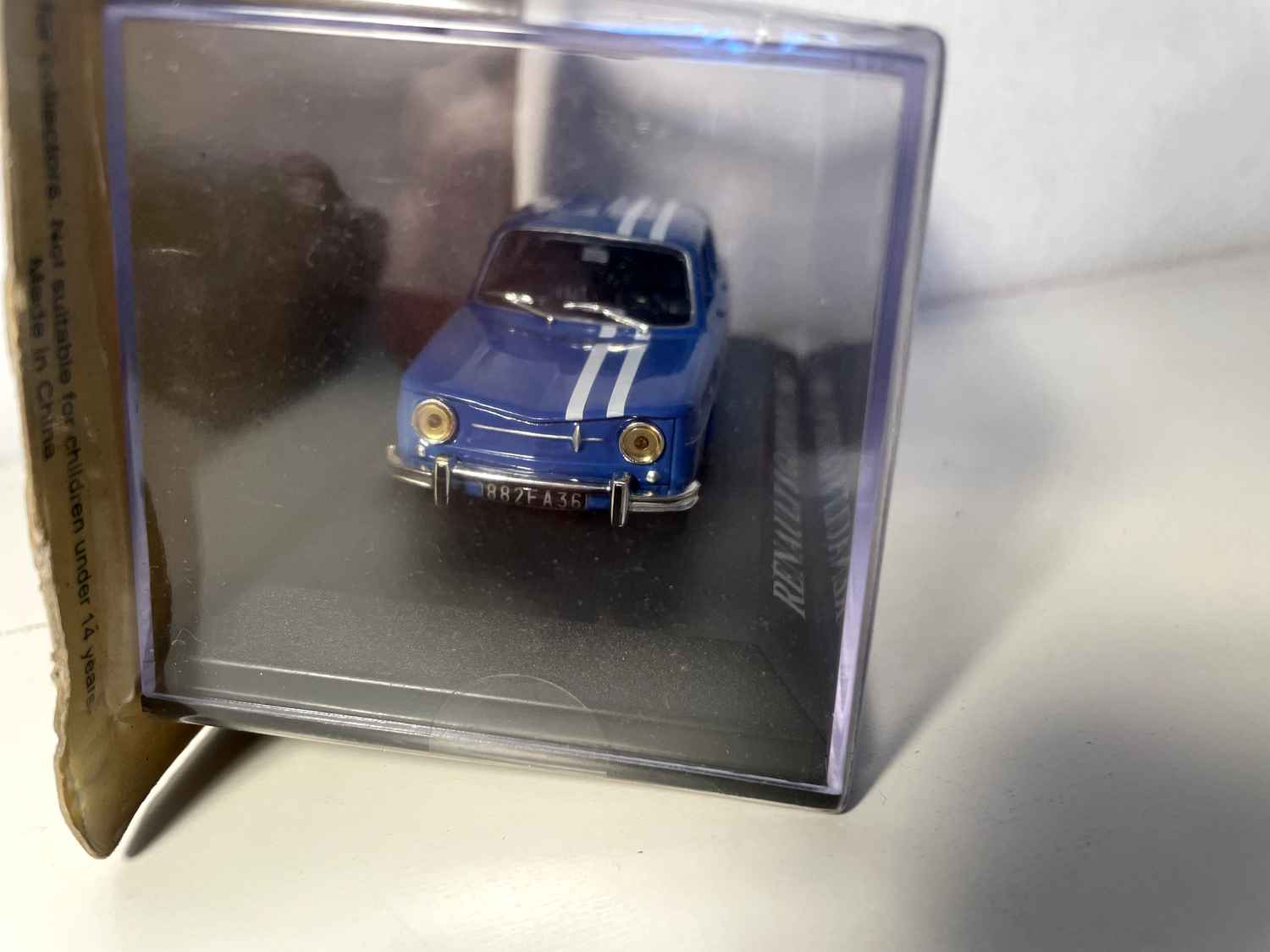 Niebieski Renault 8 Gordini z 1966 roku