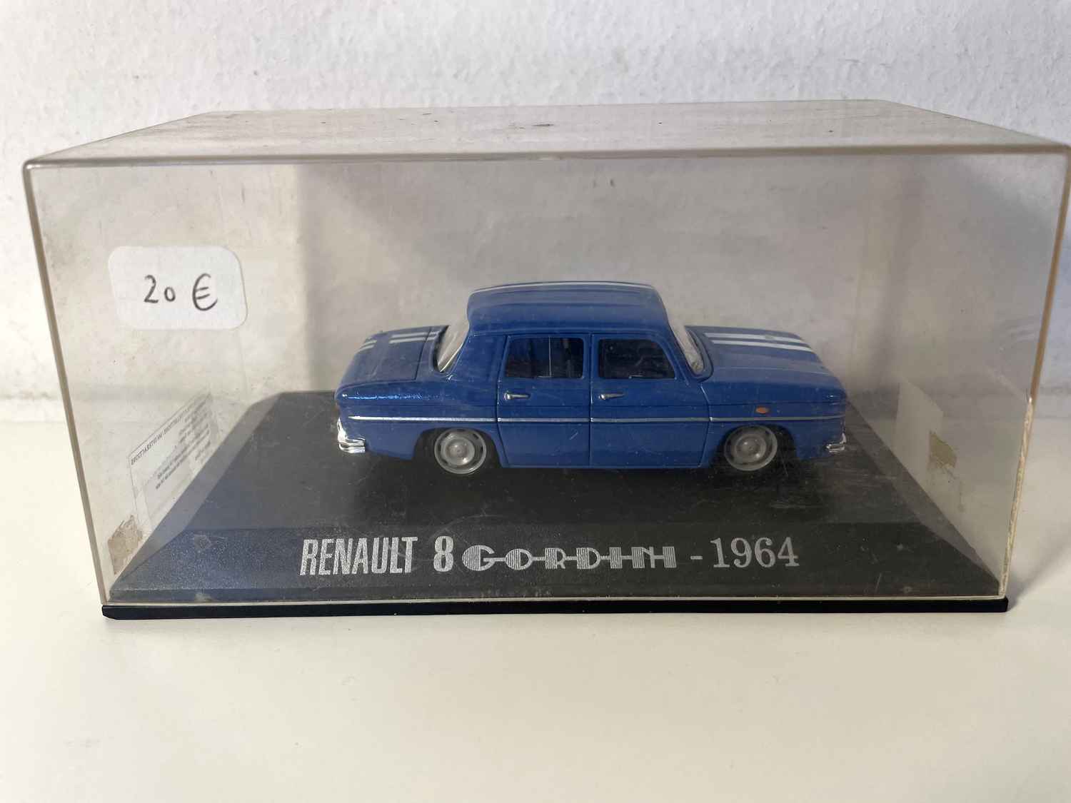Niebieski Renault 8 Gordini z 1964 roku