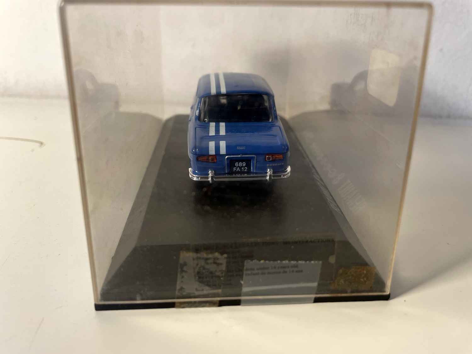 Niebieski Renault 8 Gordini z 1964 roku