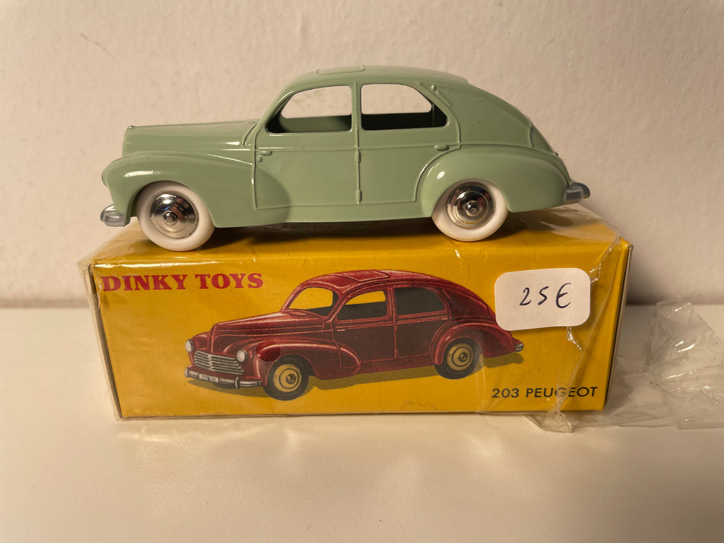 Peugeot 203 verte pâle - Dinky-Toys (Edition Atlas) - N°24 R
