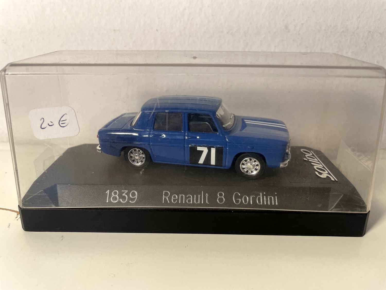Niebieski Renault 8 Gordini z numerem 71 (nr referencyjny Solido 1839)