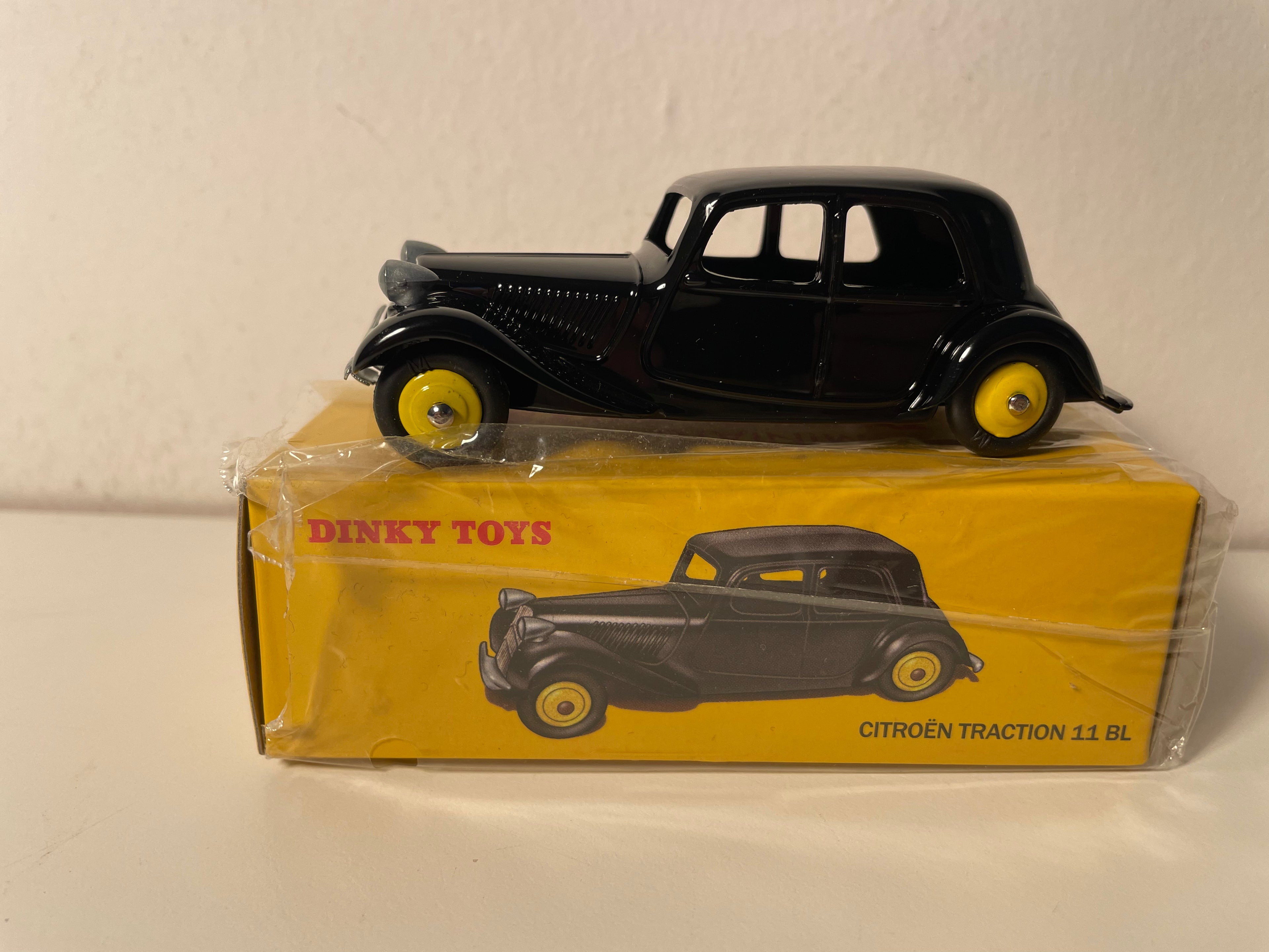 Citroën Traction 11 BL Black (with bright yellow wheels) Dinky-Toys (Editions Atlas) - N°24 N
