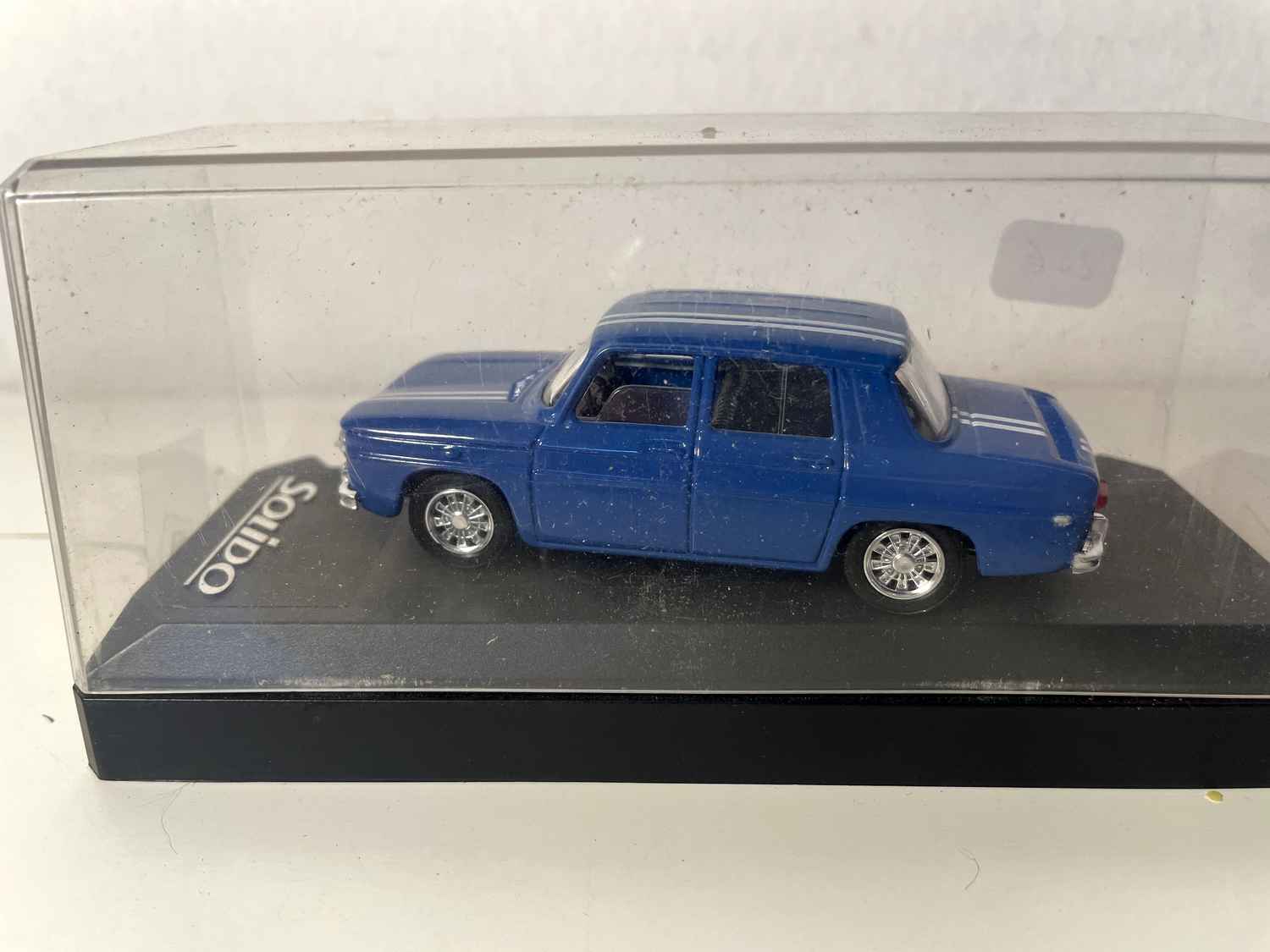 Niebieski Renault 8 Gordini z numerem 71 (nr referencyjny Solido 1839)