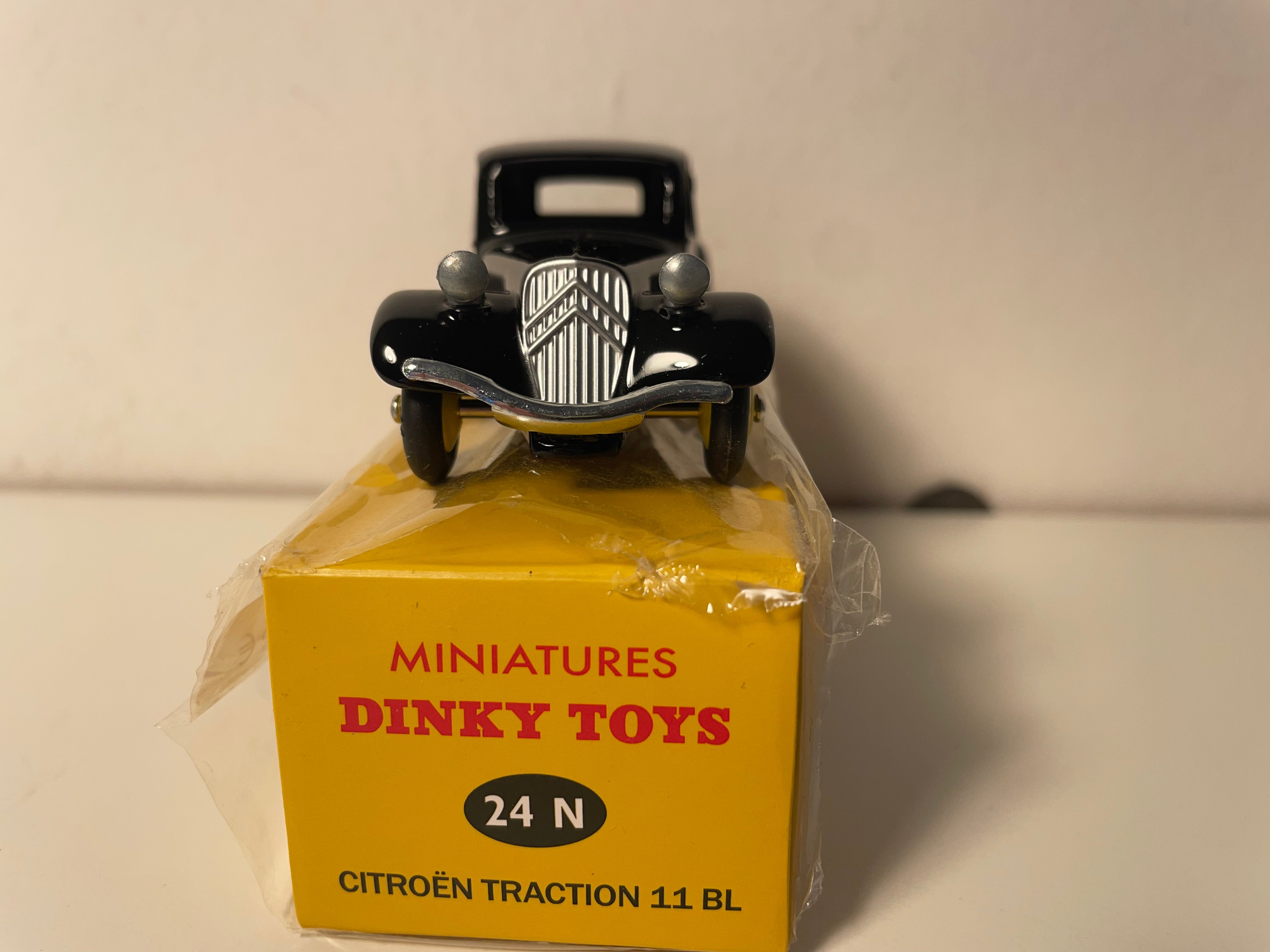 Citroën Traction 11 BL Black (with bright yellow wheels) Dinky-Toys (Editions Atlas) - N°24 N