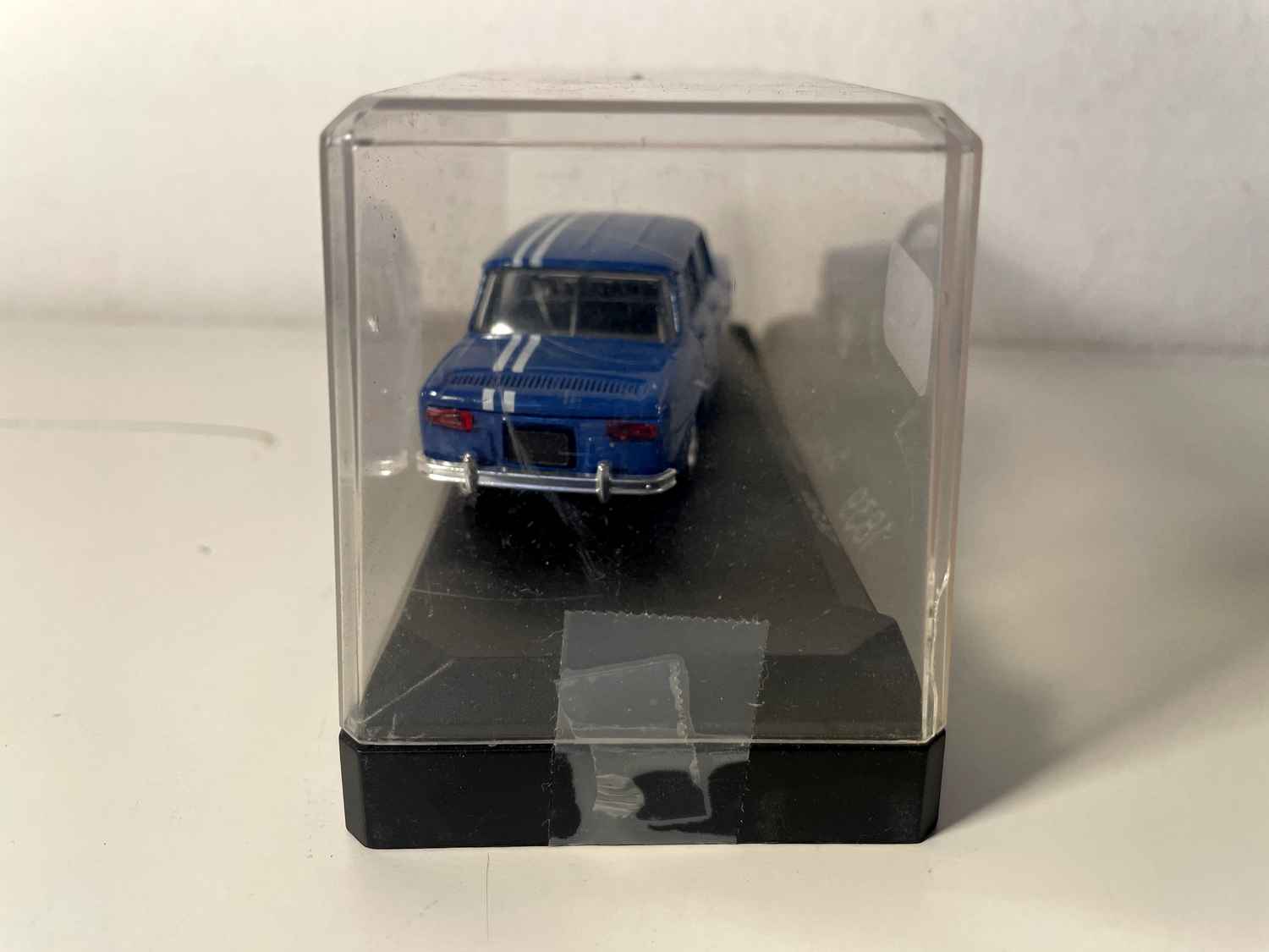 Niebieski Renault 8 Gordini z numerem 71 (nr referencyjny Solido 1839)
