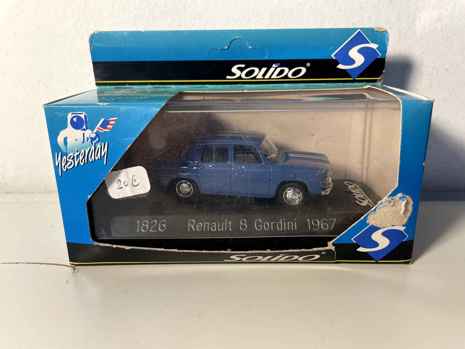 Niebieski Renault 8 Gordini z 1967 roku (nr referencyjny Solido 1826) Z kartonowym pudełkiem