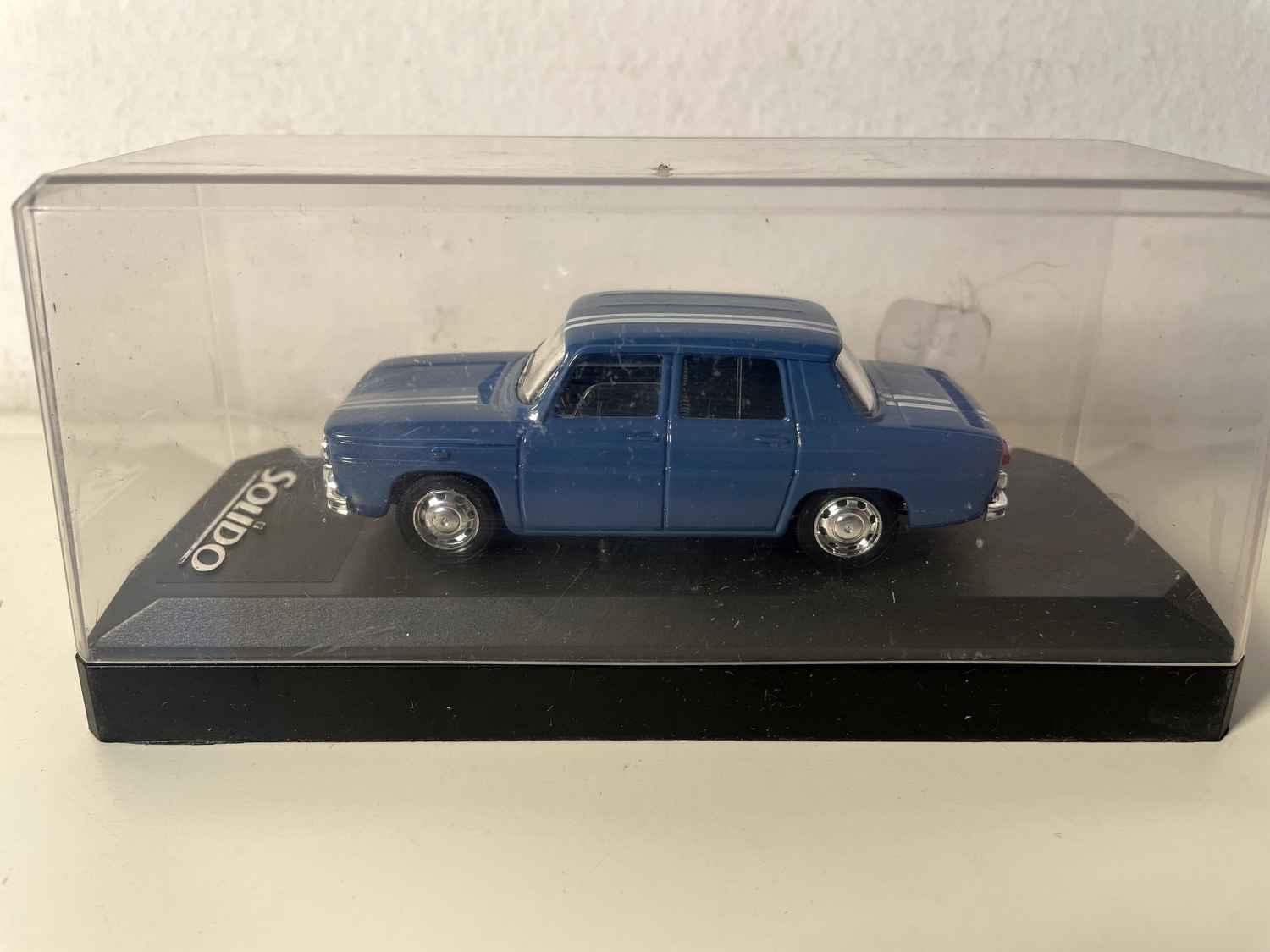 Niebieski Renault 8 Gordini z 1967 roku (nr referencyjny Solido 1826) Z kartonowym pudełkiem