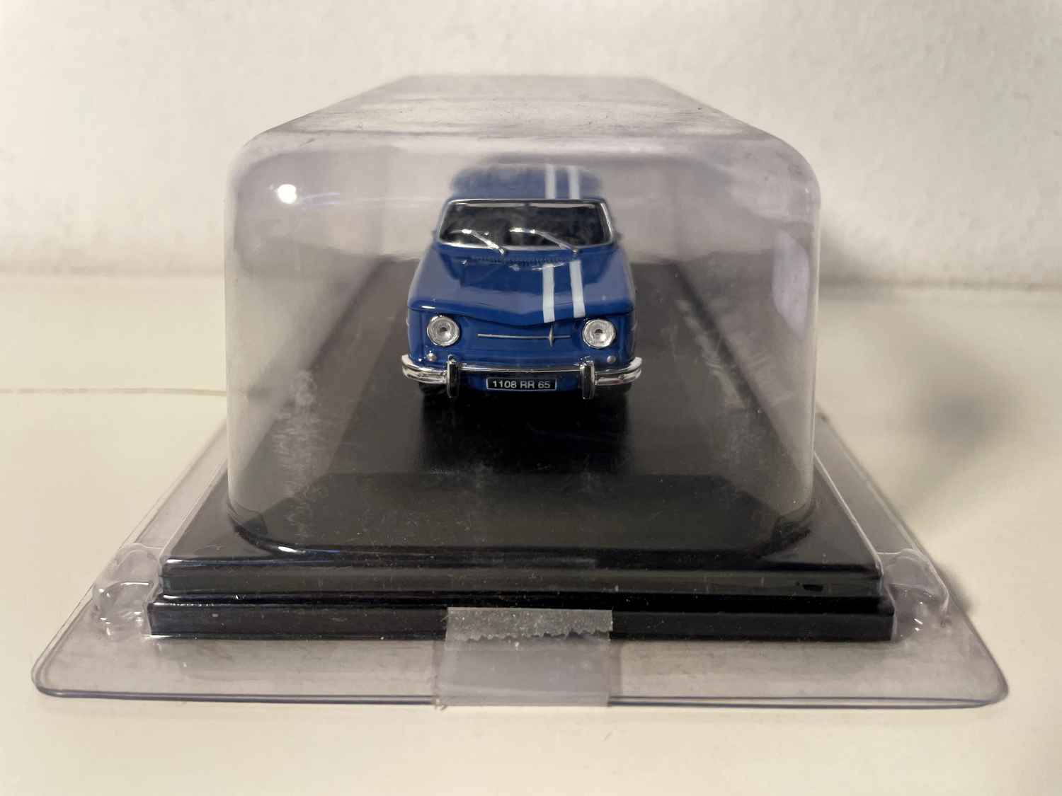 Niebieski Renault 8 Gordini 1100 z 1965 roku