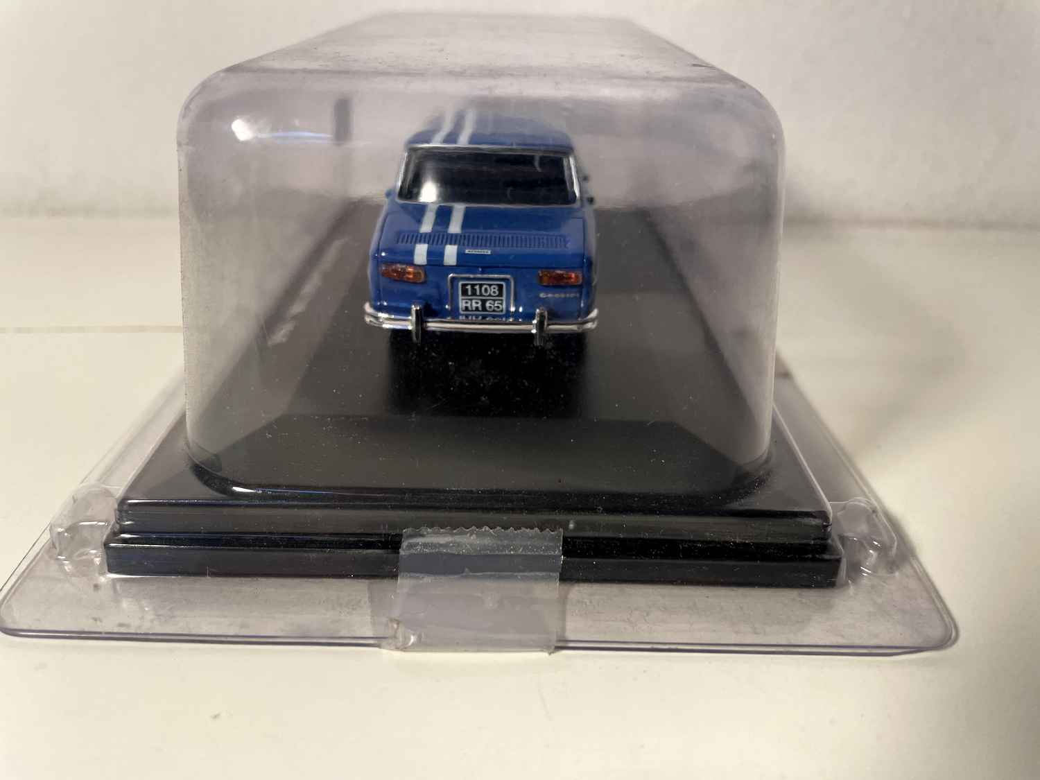 Niebieski Renault 8 Gordini 1100 z 1965 roku