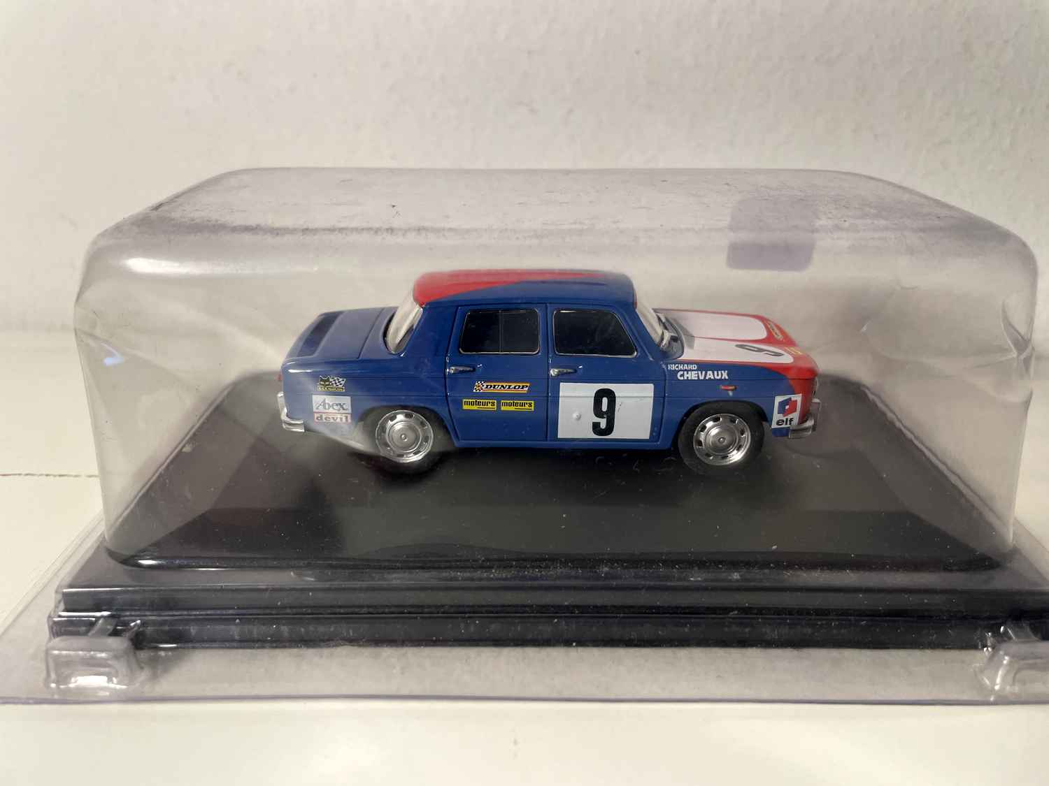 Renault 8 Gordini niebiesko-biało-czerwony z numerem 9 - Coupe Gordini 1969