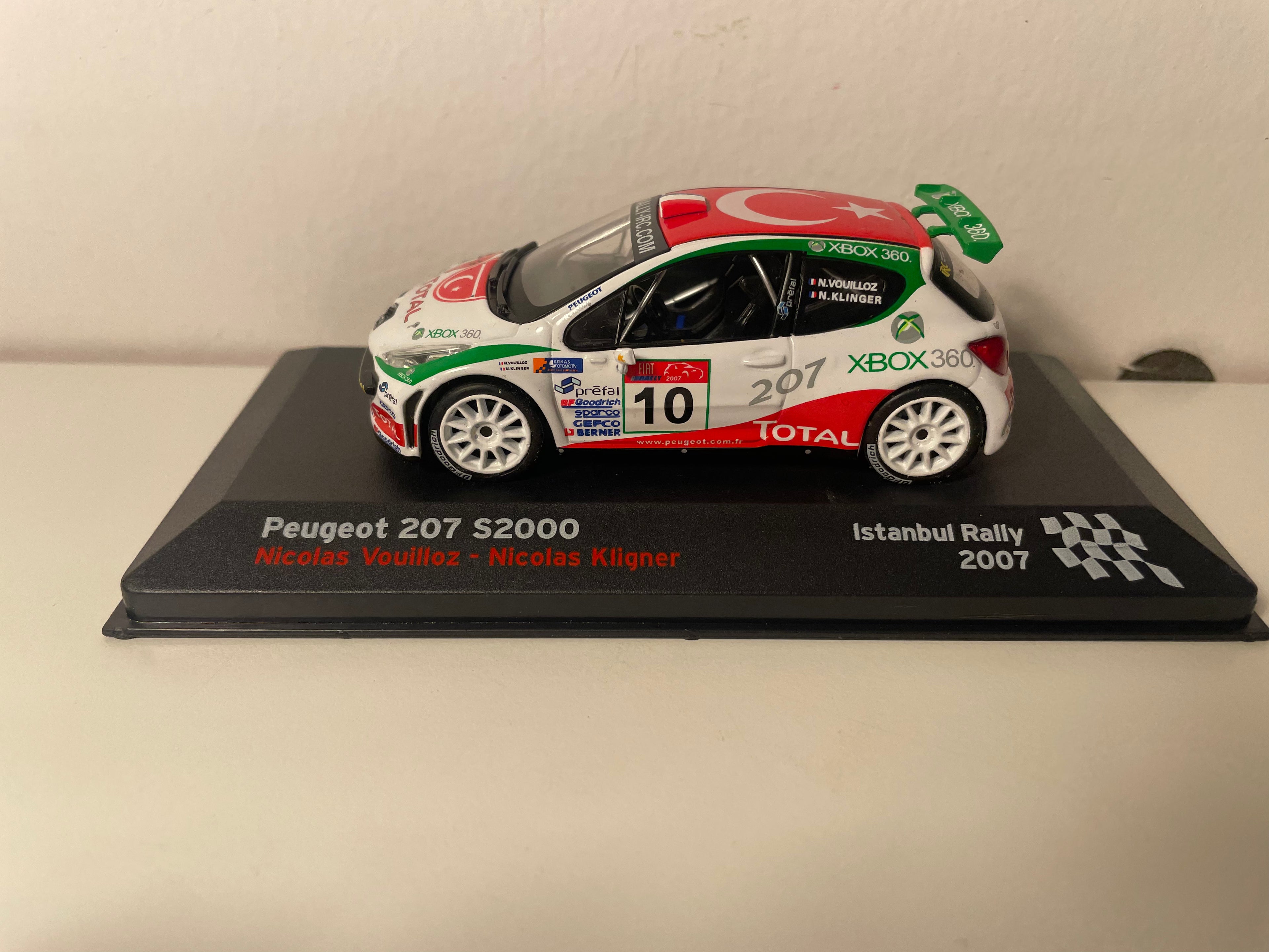Peugeot 207 S2000 branca, vermelha e verde número 10 - rally de Istambul 2007