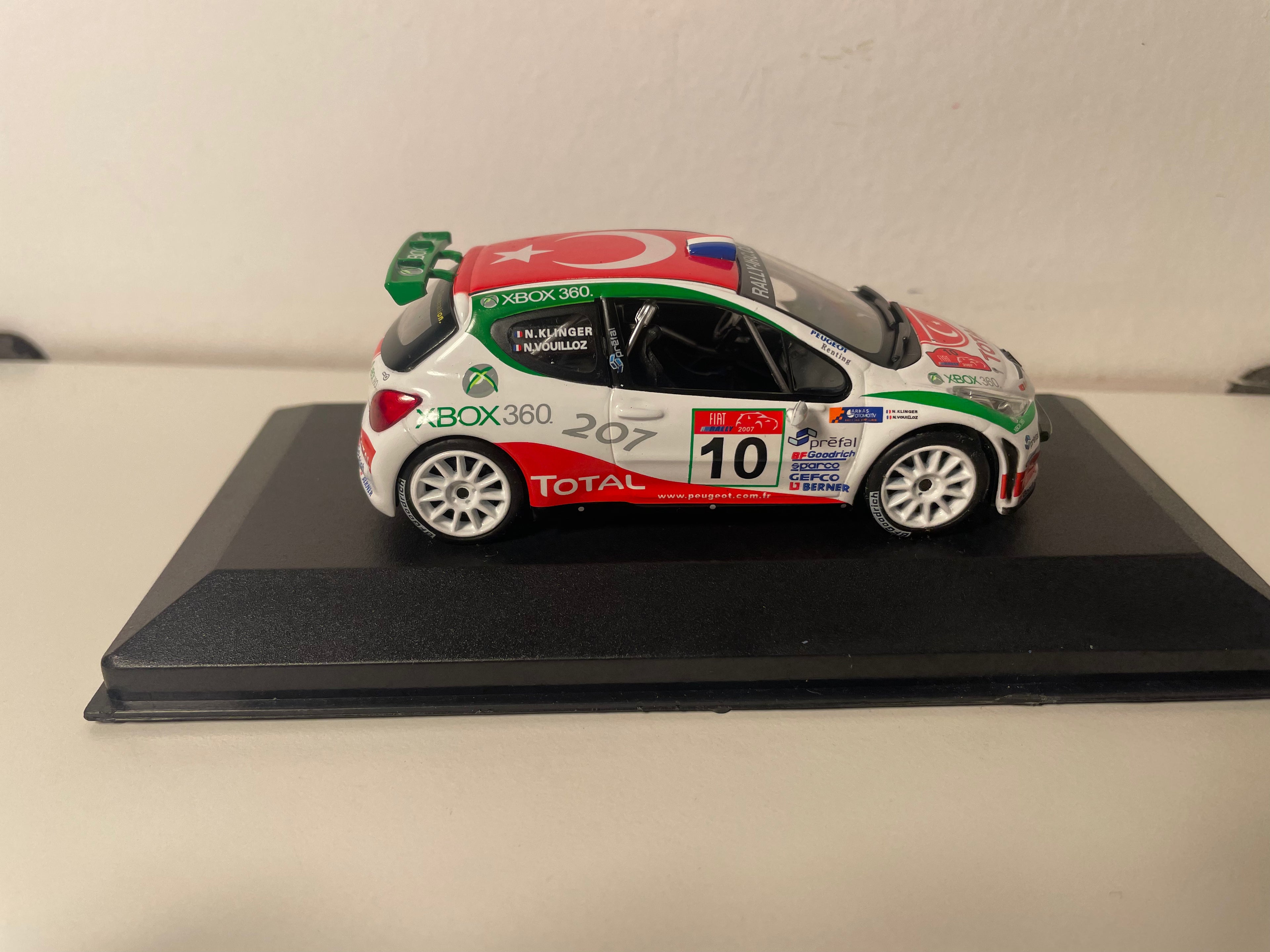 Peugeot 207 S2000 branca, vermelha e verde número 10 - rally de Istambul 2007