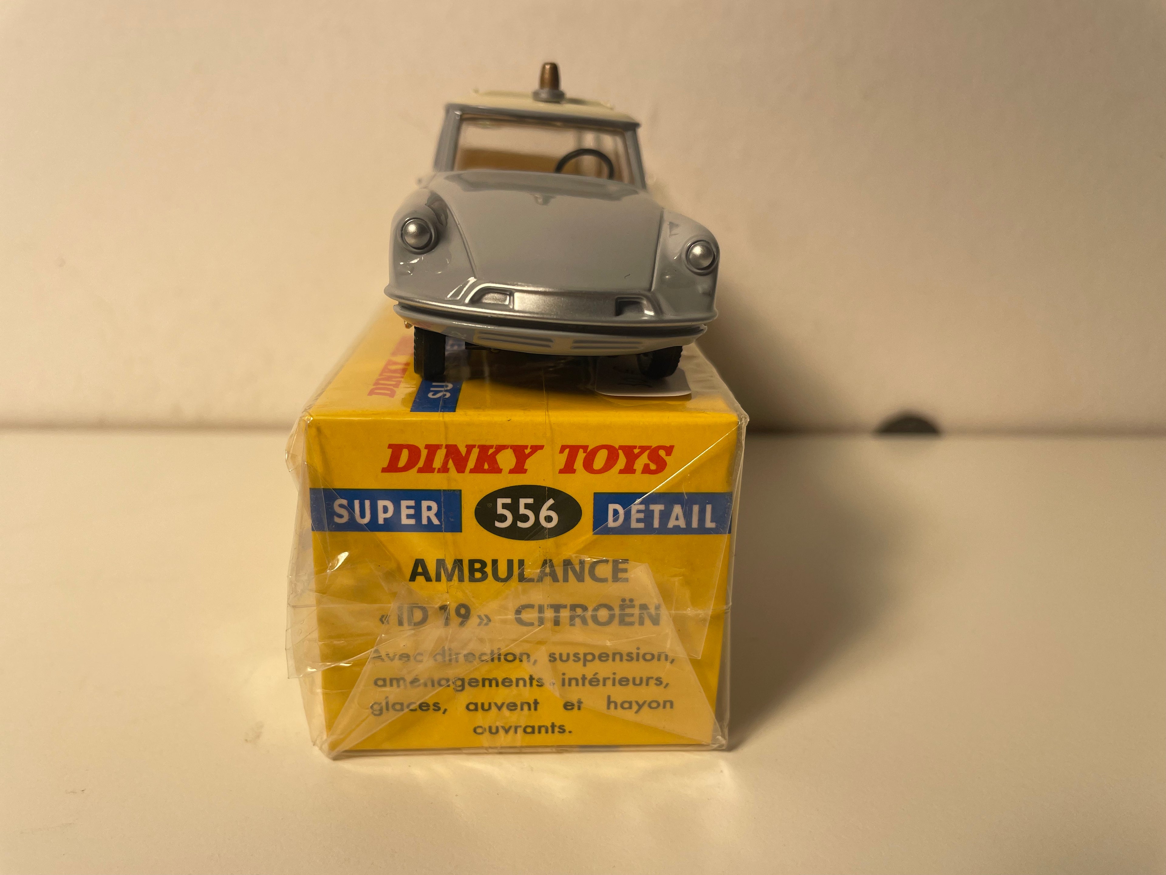 Citroën ID 19 grau und beige Dach AMBULANCE Dinky-Toys (Atlas Ausgaben) - N°556