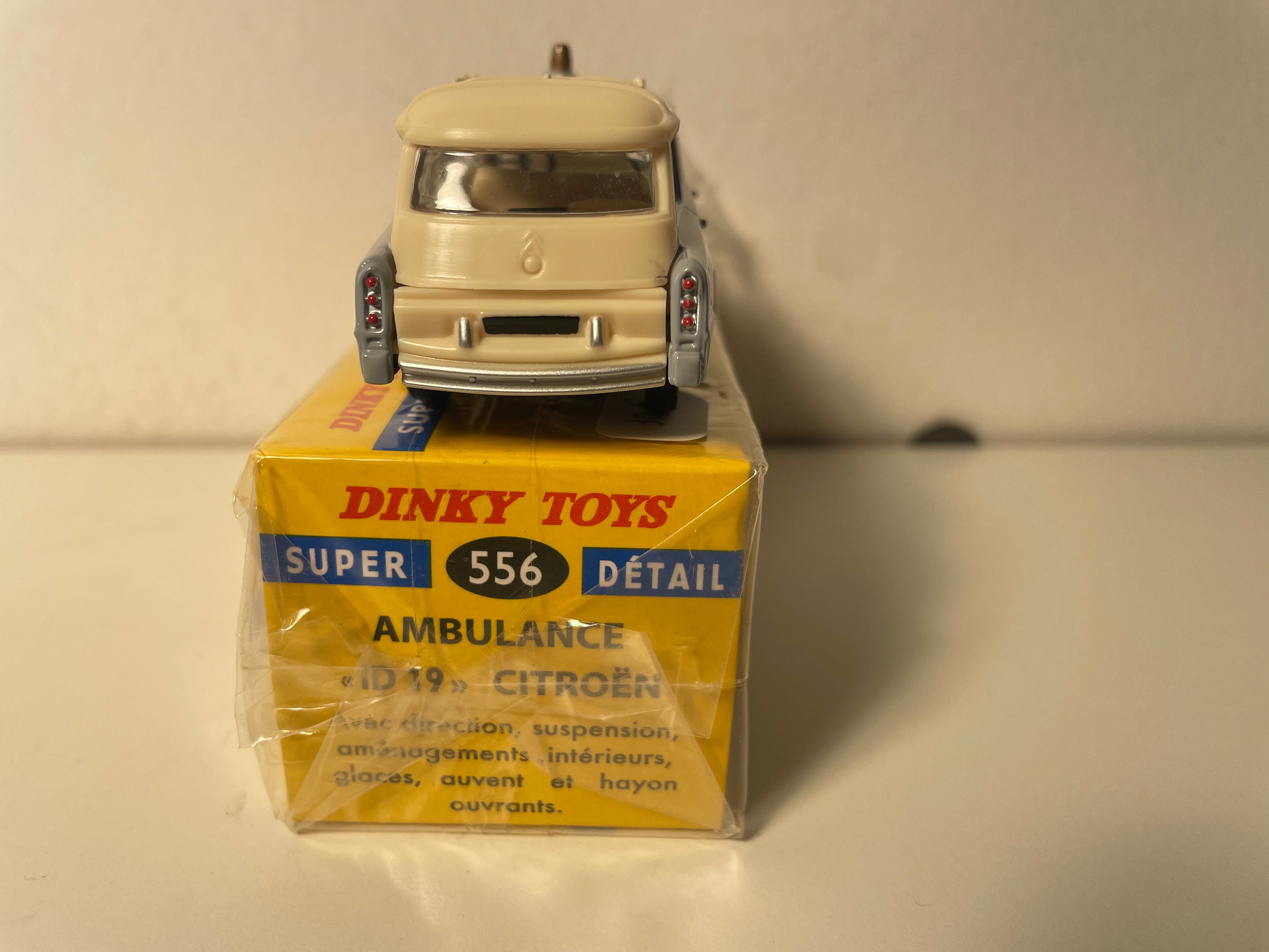 Citroën ID 19 grau und beige Dach AMBULANCE Dinky-Toys (Atlas Ausgaben) - N°556