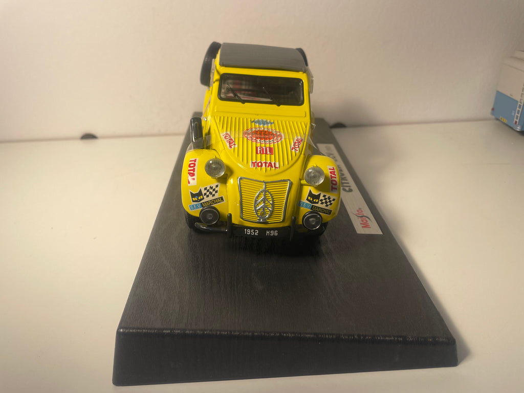 Citroën 2 CV jaune de 1952 - MAISTO (Echelle: 1/18ème)