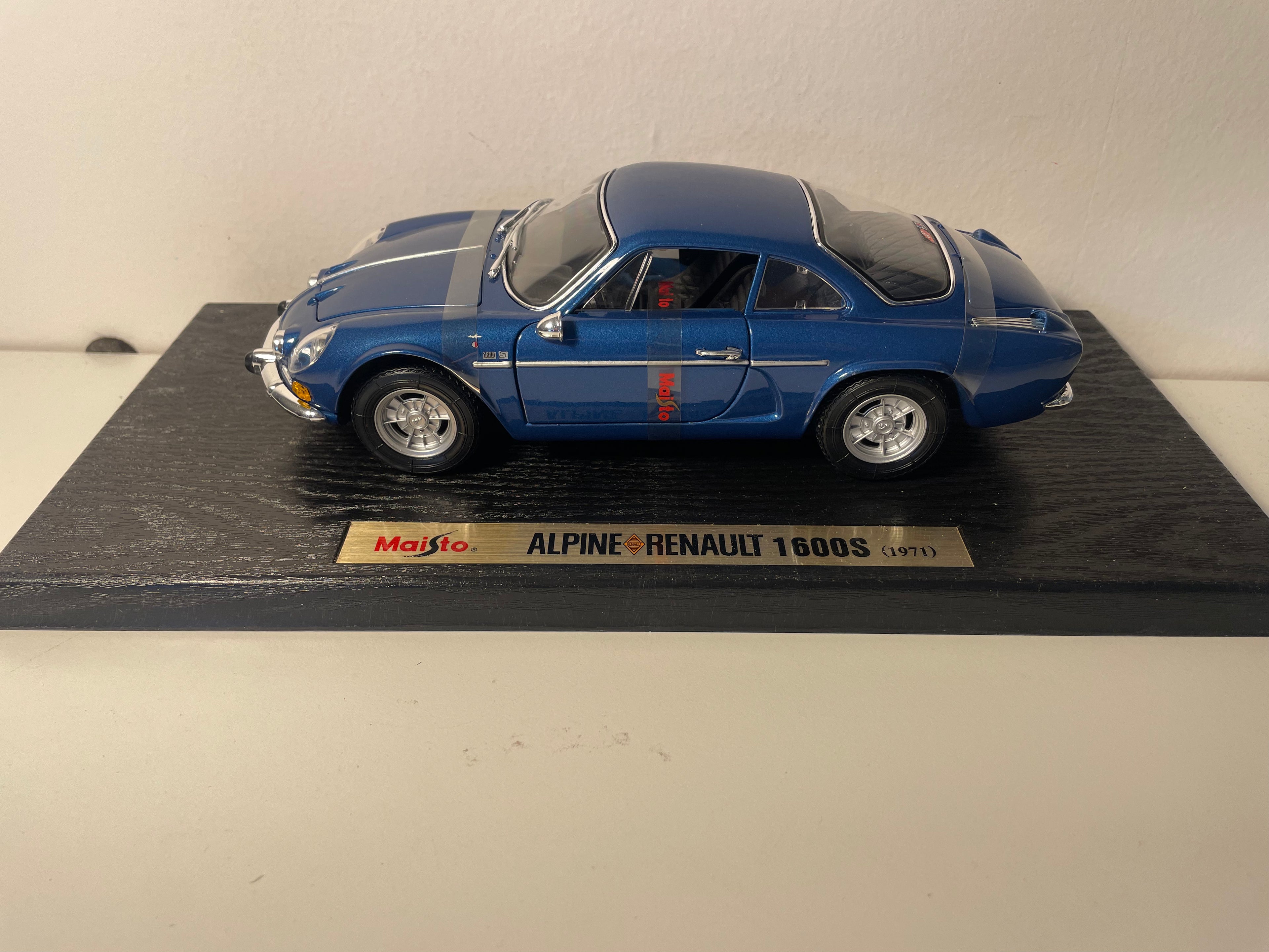 Renault Alpine 1600S blo vu 1971 - MAISTO (Skala: 1/18)