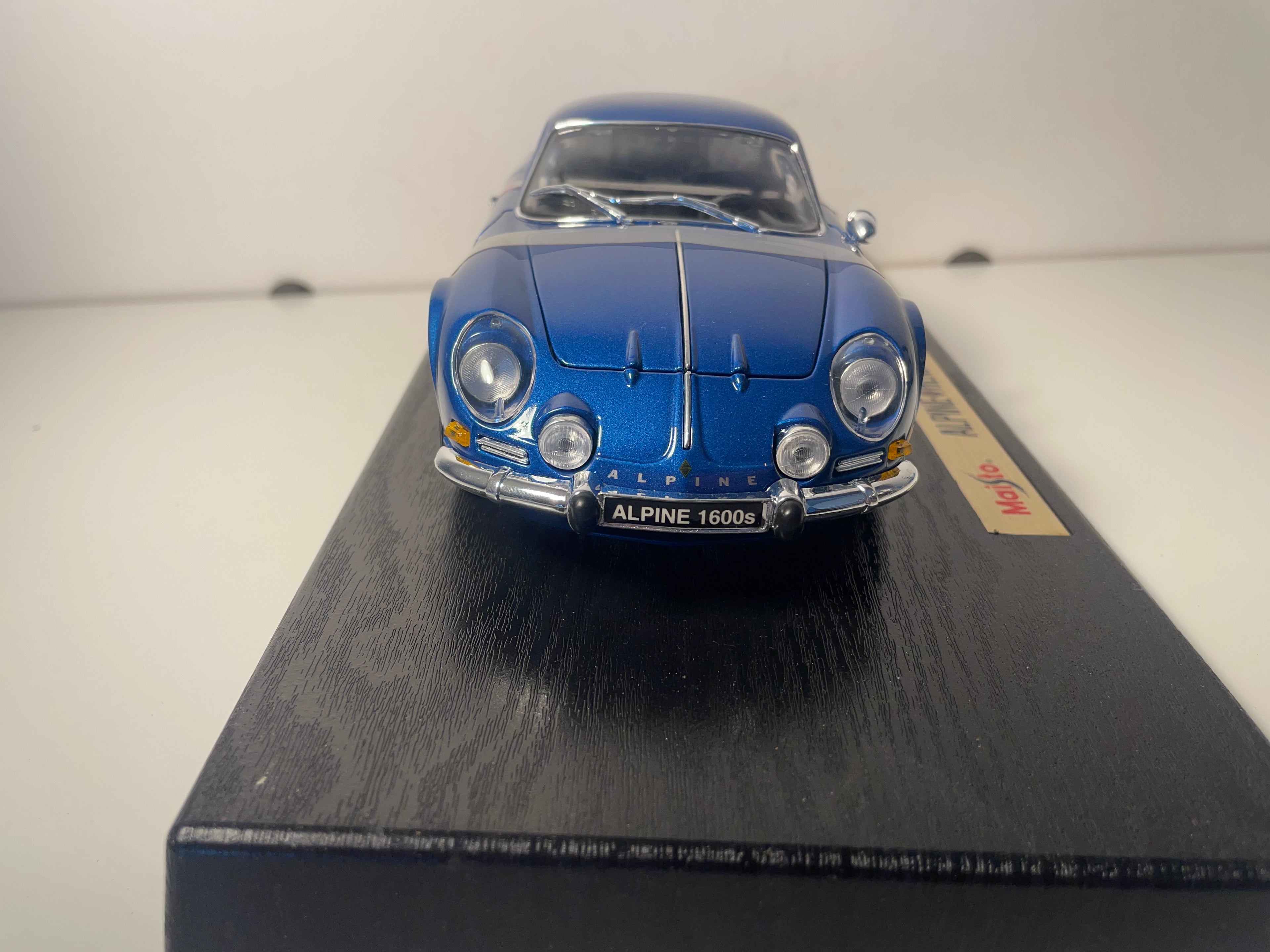 Renault Alpine 1600S blo vu 1971 - MAISTO (Skala: 1/18)