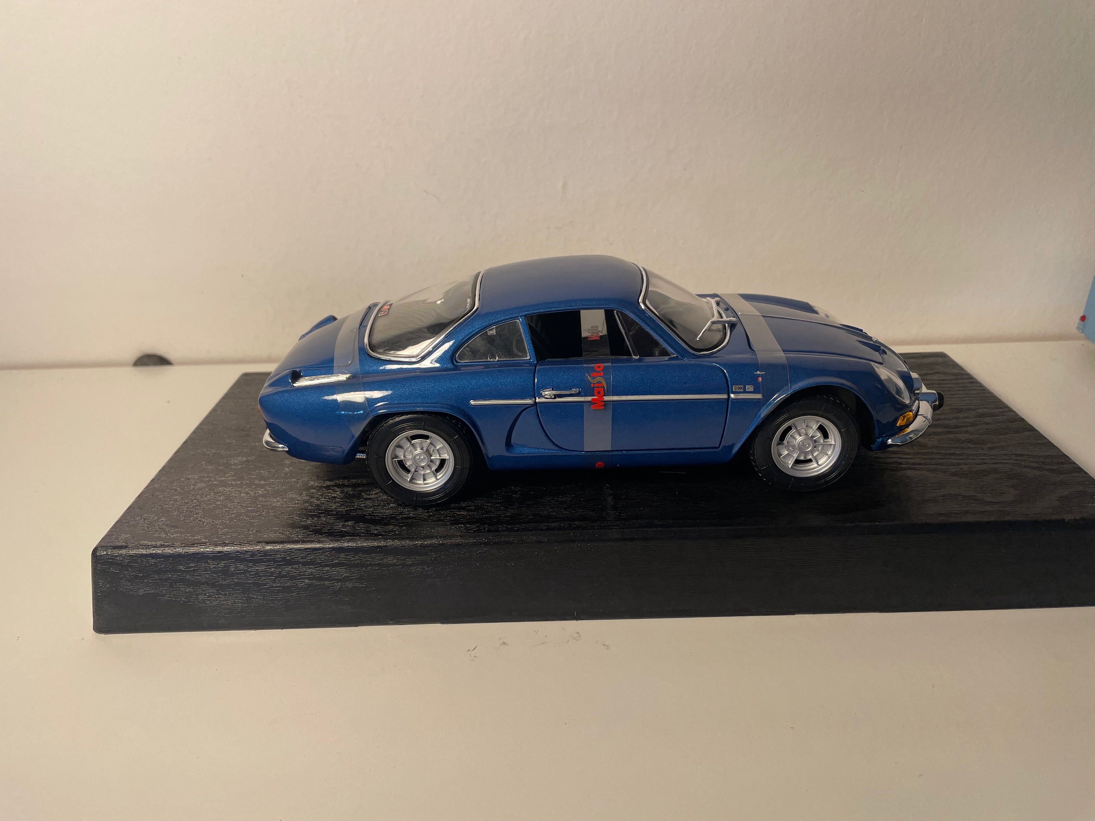 Renault Alpine 1600S blo vu 1971 - MAISTO (Skala: 1/18)
