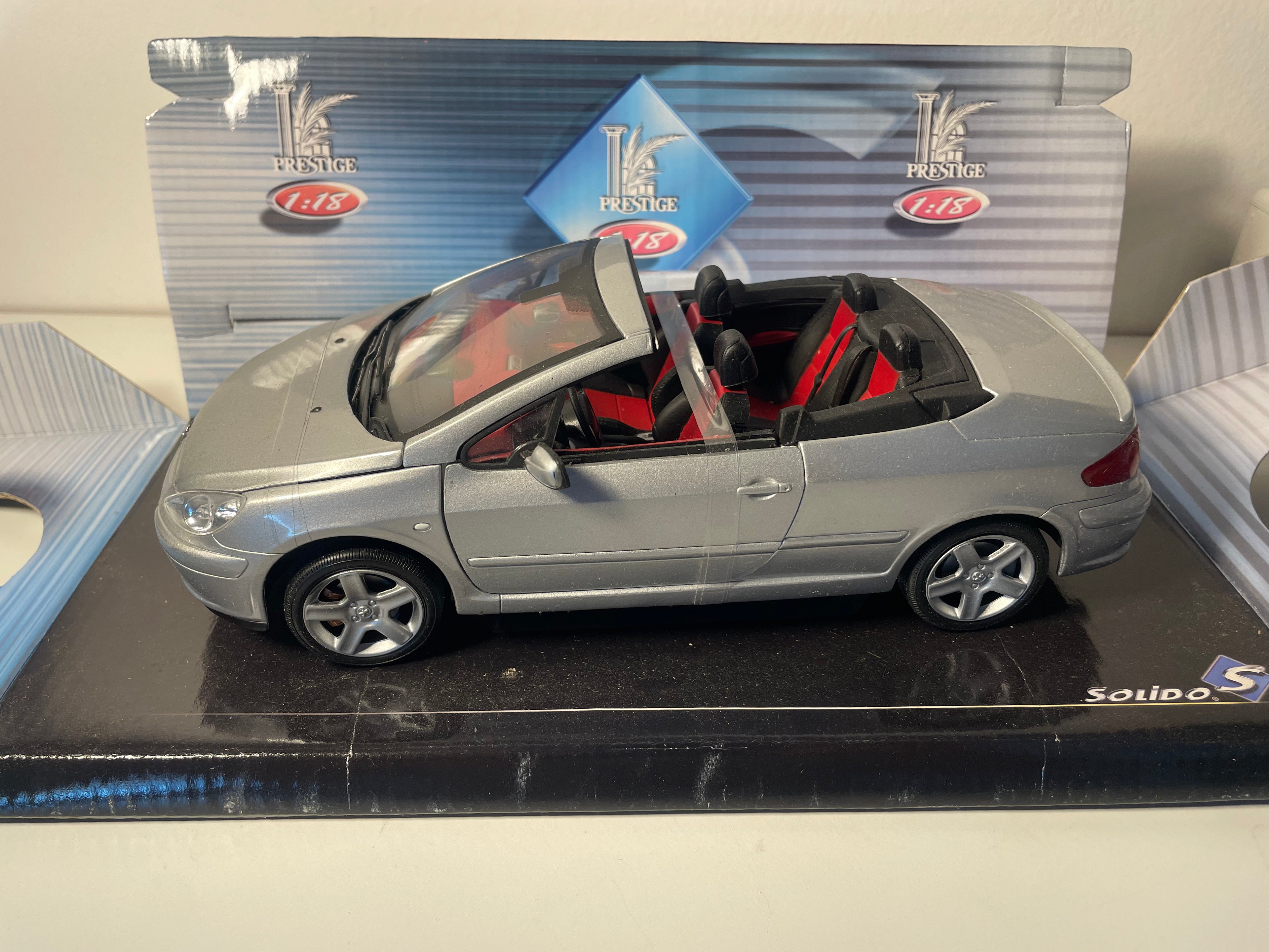 Peugeot 307 cc grijs - Solido referentie 8148 (Schaal: 1/18)