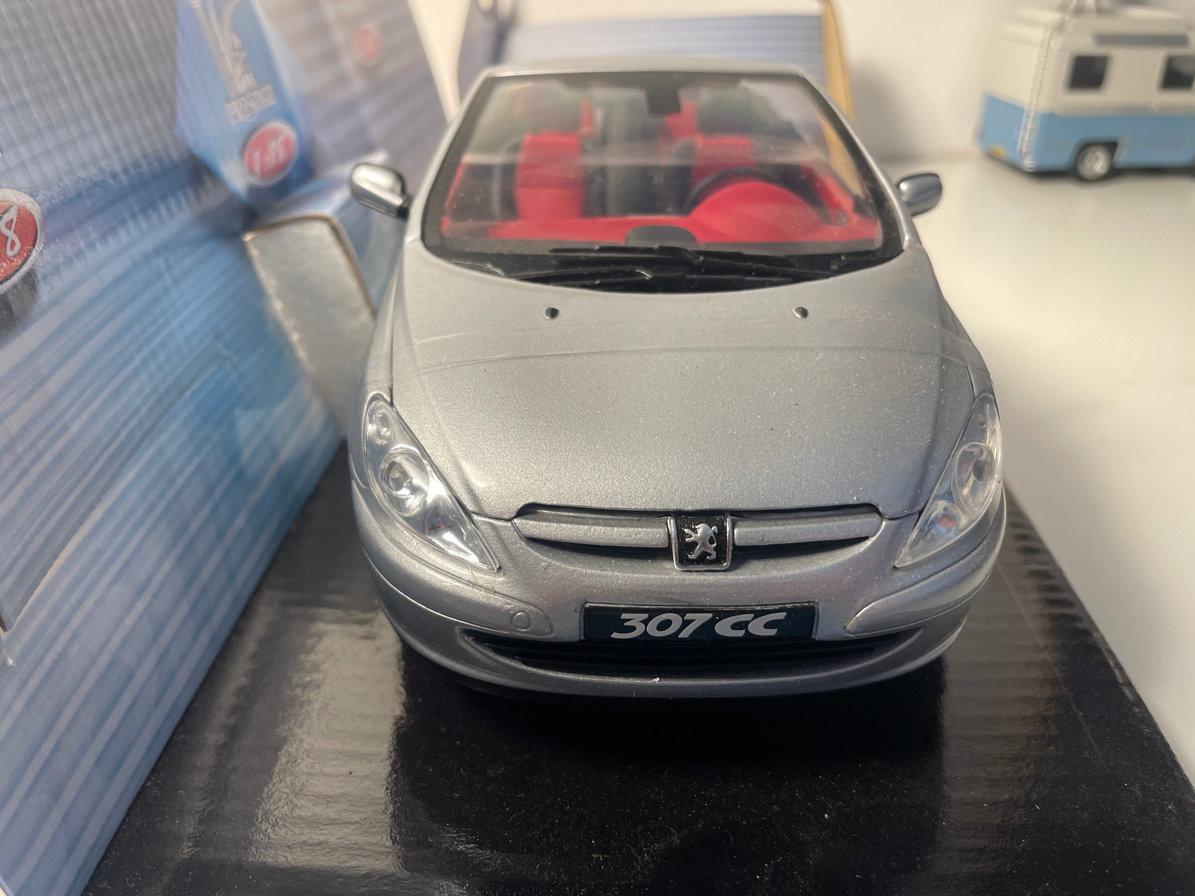 Peugeot 307 cc grijs - Solido referentie 8148 (Schaal: 1/18)