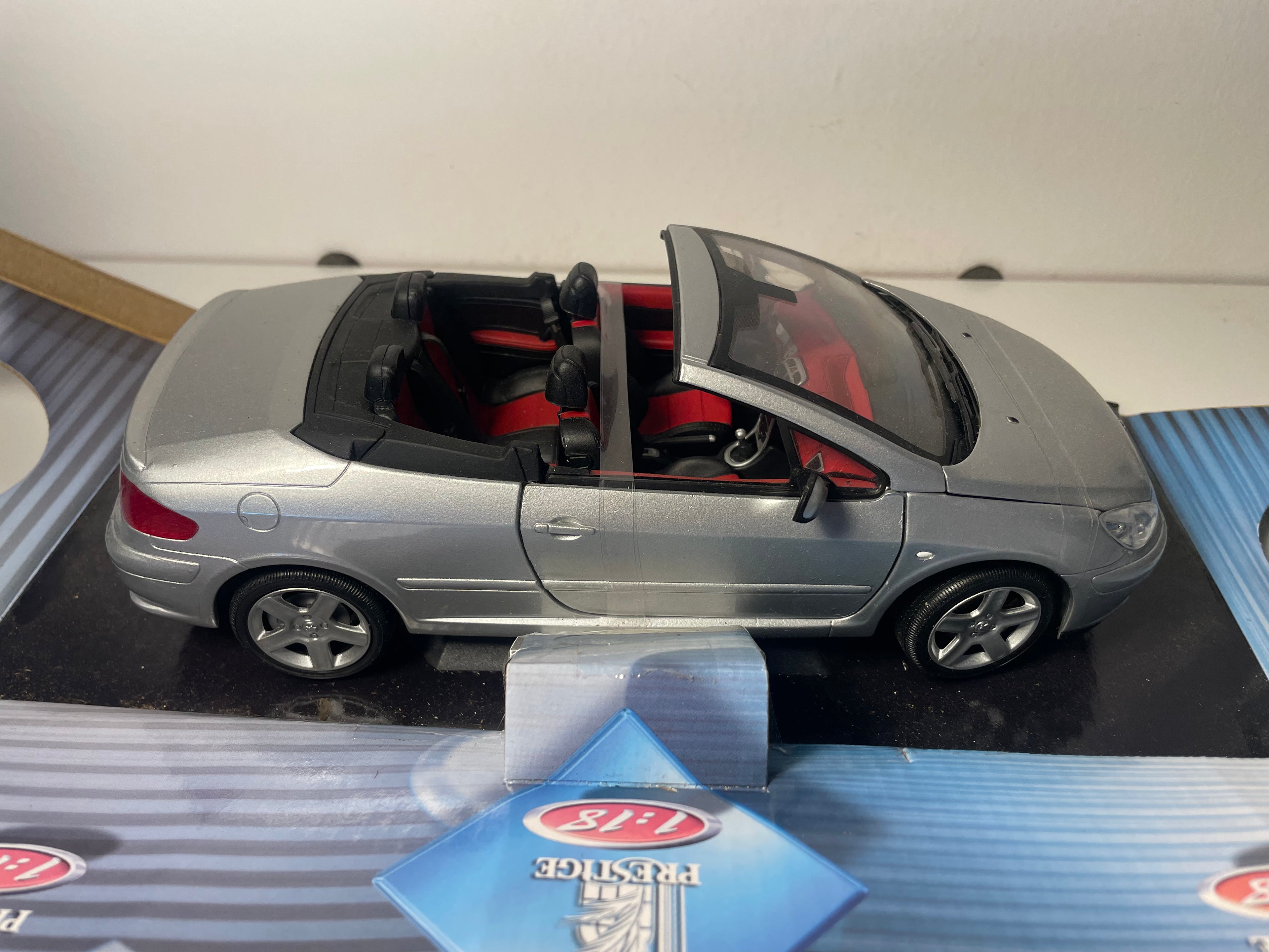 Peugeot 307 cc grijs - Solido referentie 8148 (Schaal: 1/18)