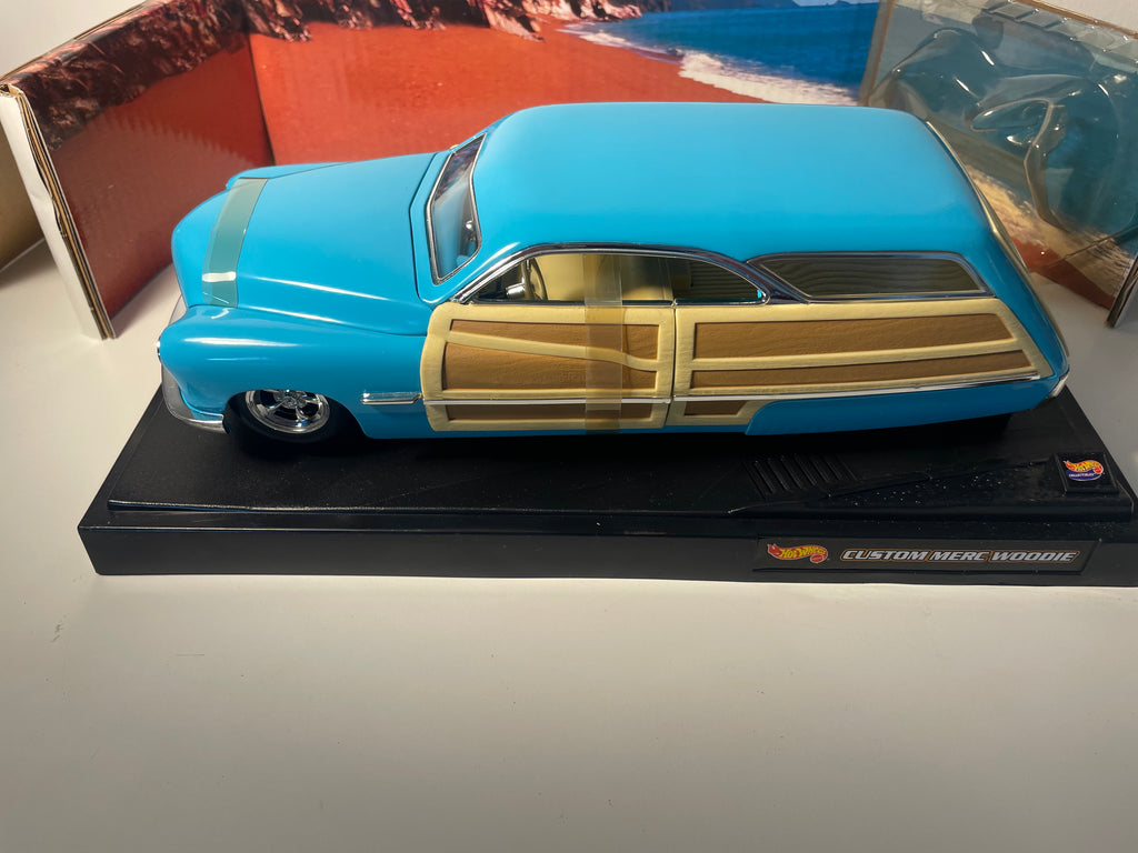 Merc Woodie blu e marrone del 1950 - auto americana - HOTWHEELS (Scala: 1/18)