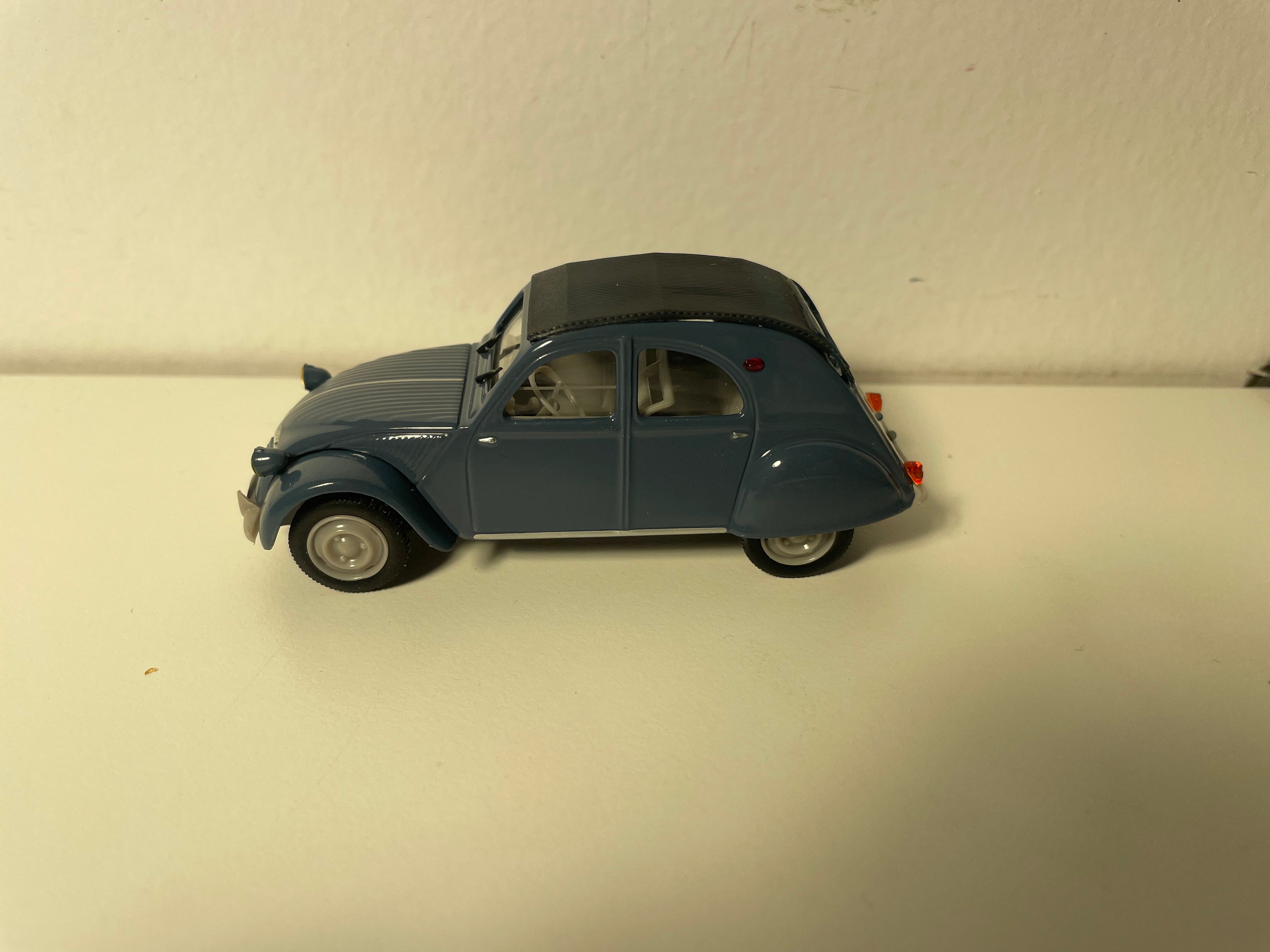 Citroën 2 CV AZLP donkelbläif a schwaarze Däch - Norev (an Blister)