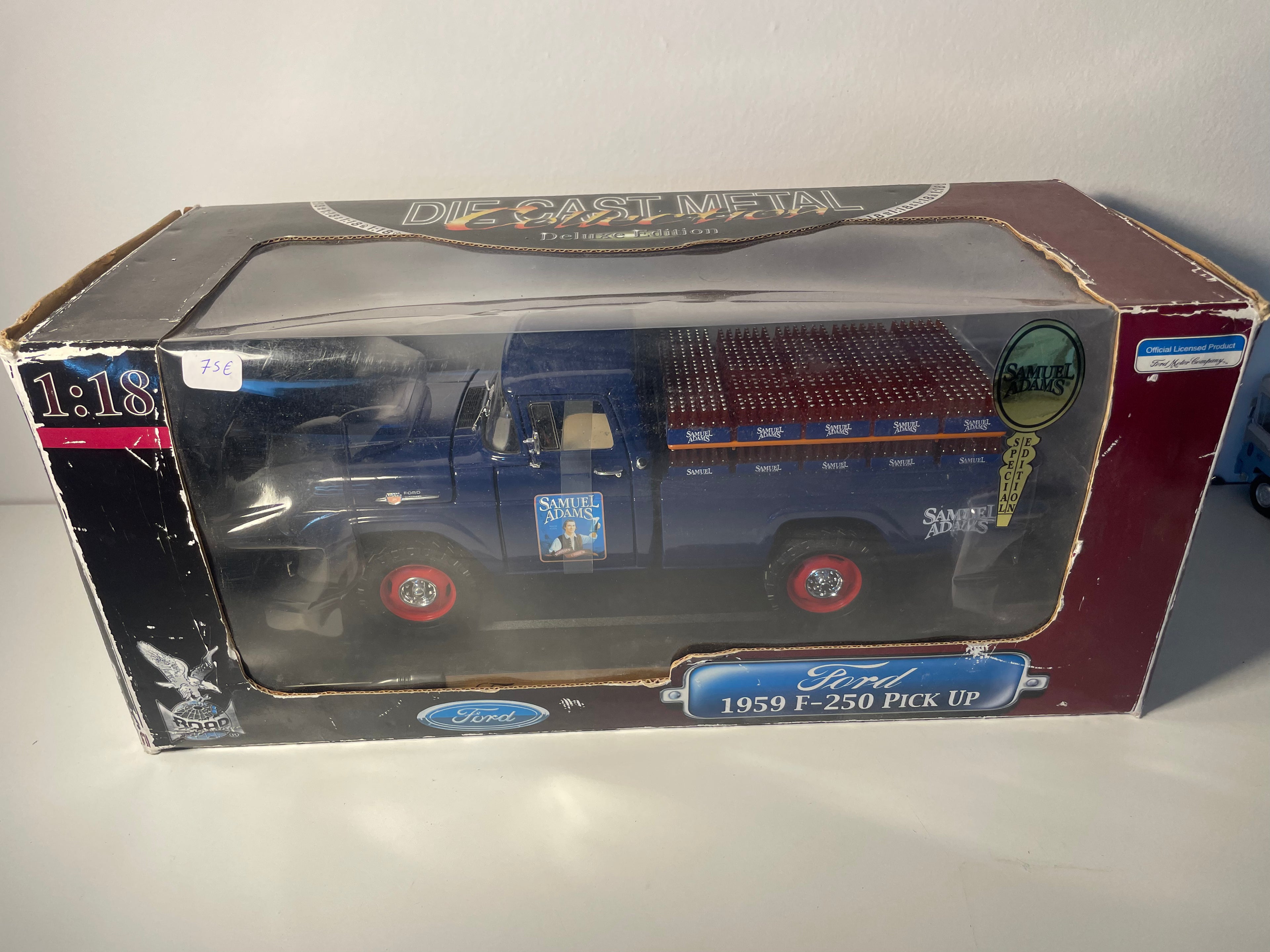 Ford pick-up F-250 de 1959 transporteur de bières de la marque Samuel Adams (voiture américaine) - Echelle: 1/18ème