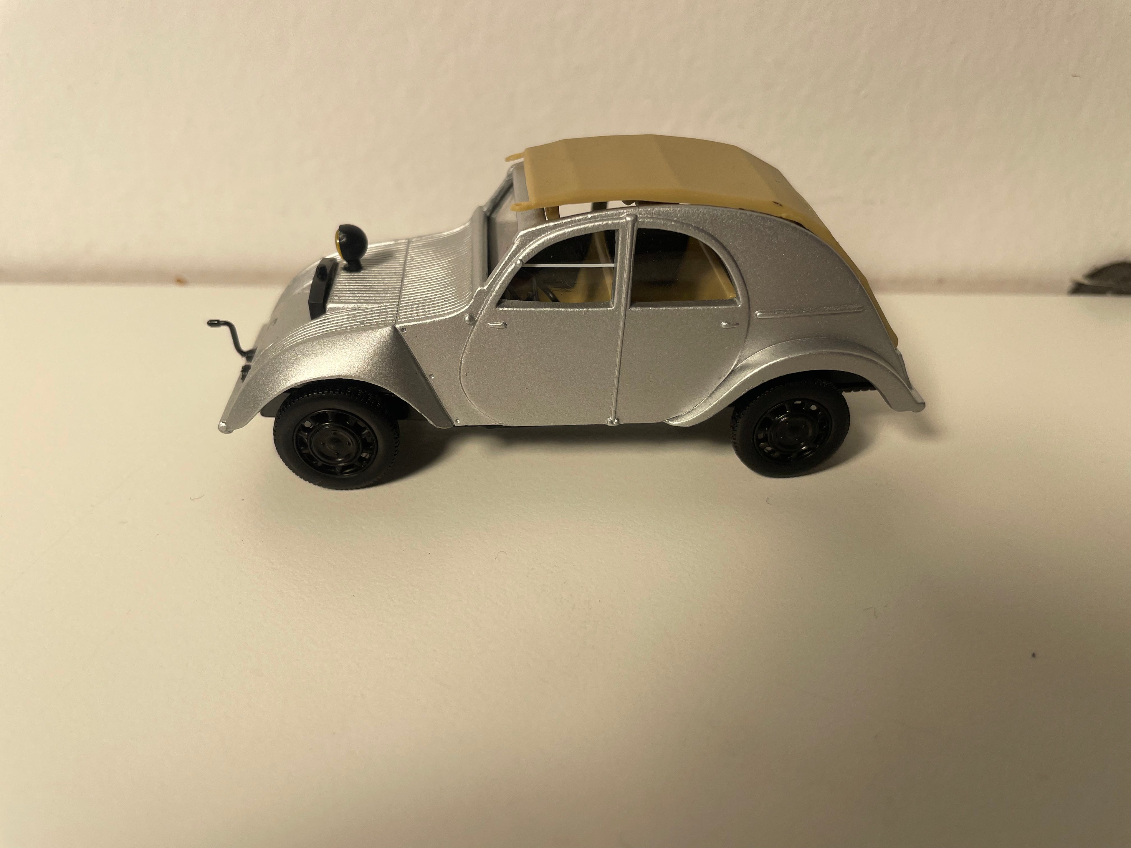 Citroën 2 CV Prototyp Terrasson grau mit beigem Dach - Norev (unter Blister)
