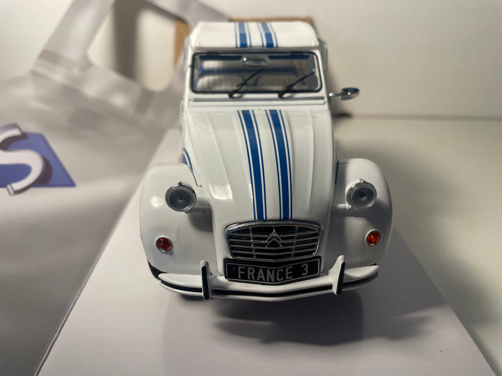 Citroën 2 CV 6 FRANCE 3 blanche et bleue de 1983 - SOLIDO (échelle: 1/18ème)