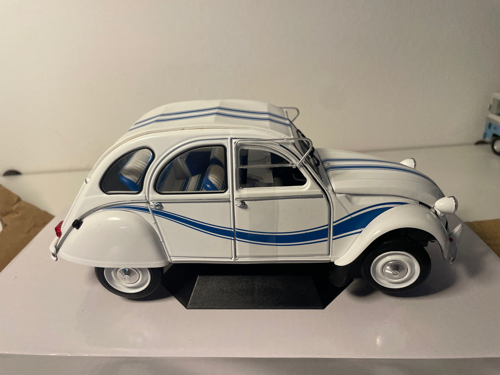 Citroën 2 CV 6 FRANCE 3 blanche et bleue de 1983 - SOLIDO (échelle: 1/18ème)