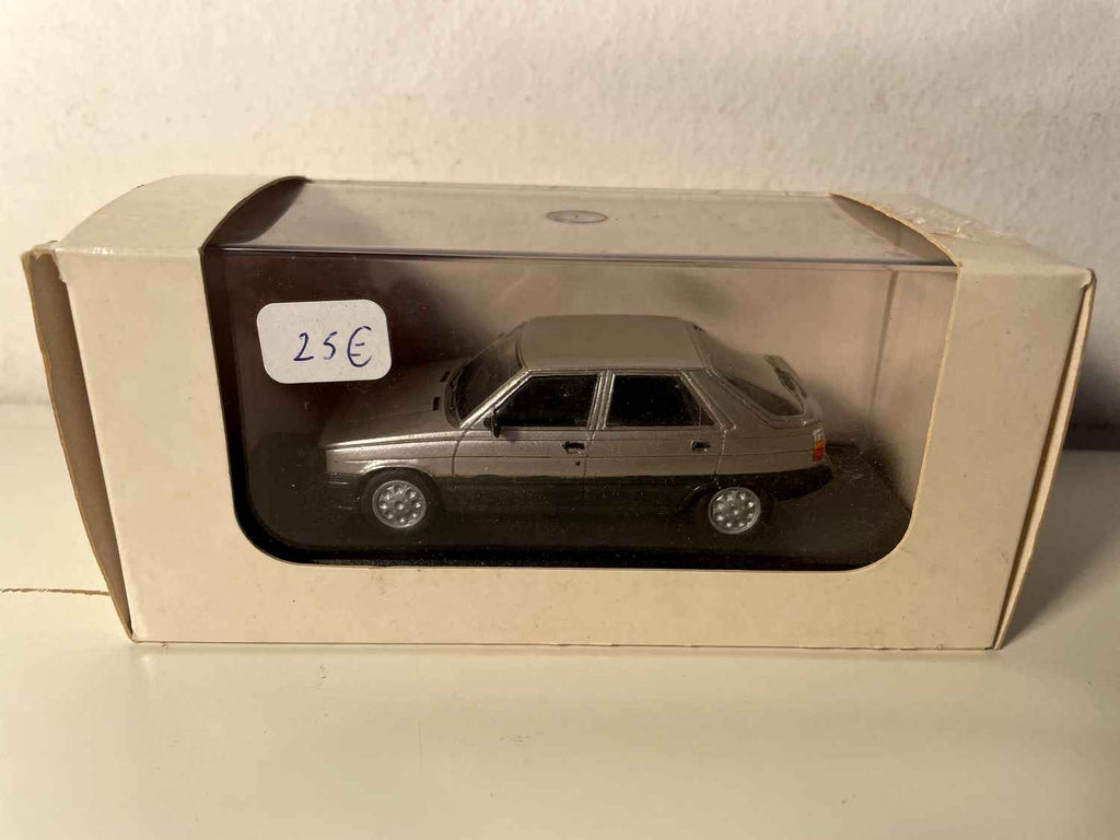 Renault 11 TSE szara berline 5 drzwiowa faza 1 (kolekcja Prestige)