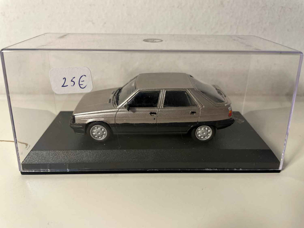 Renault 11 TSE szara berline 5 drzwiowa faza 1 (kolekcja Prestige)