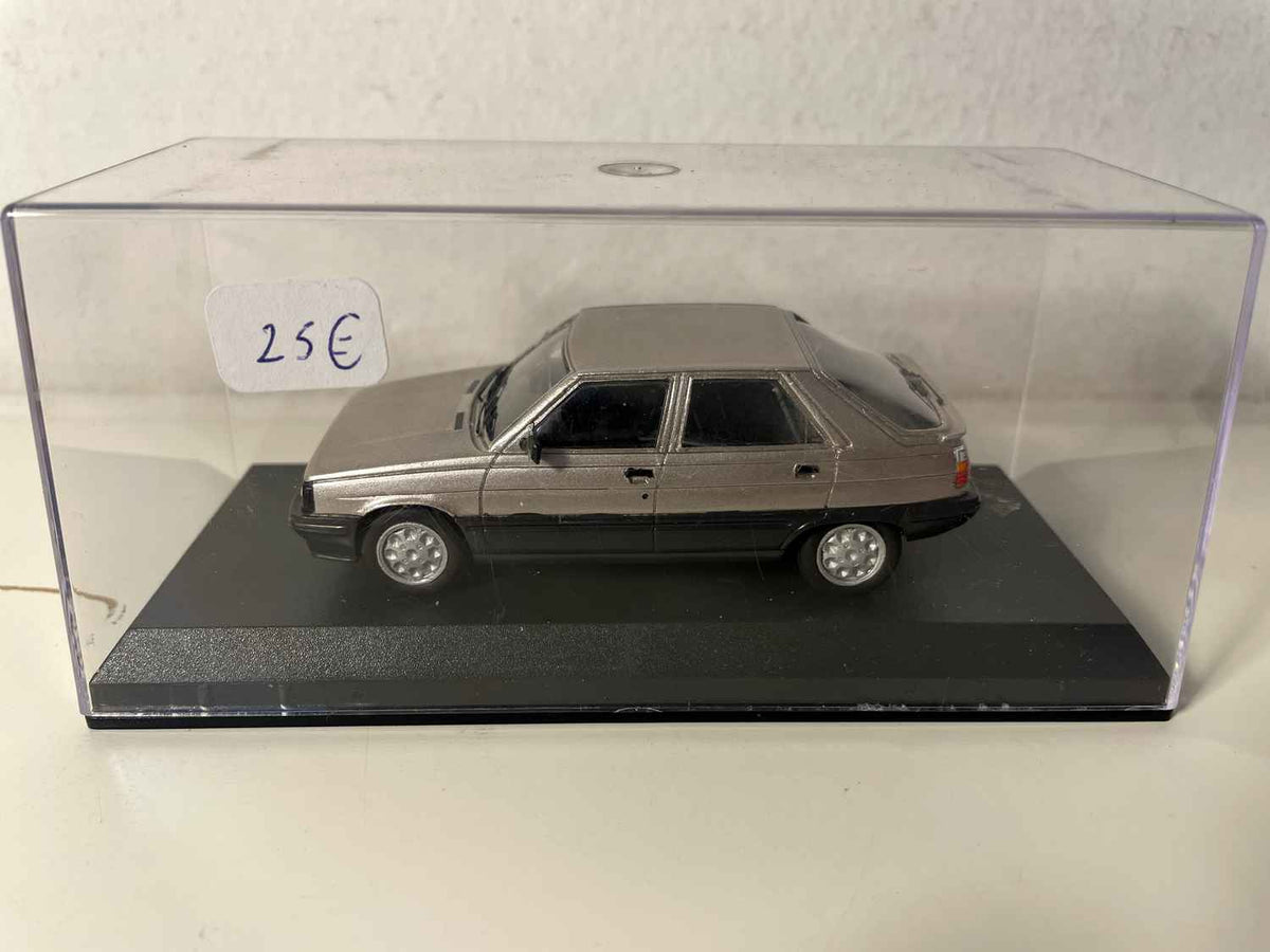 Renault 11 TSE szara berline 5 drzwiowa faza 1 (kolekcja Prestige)