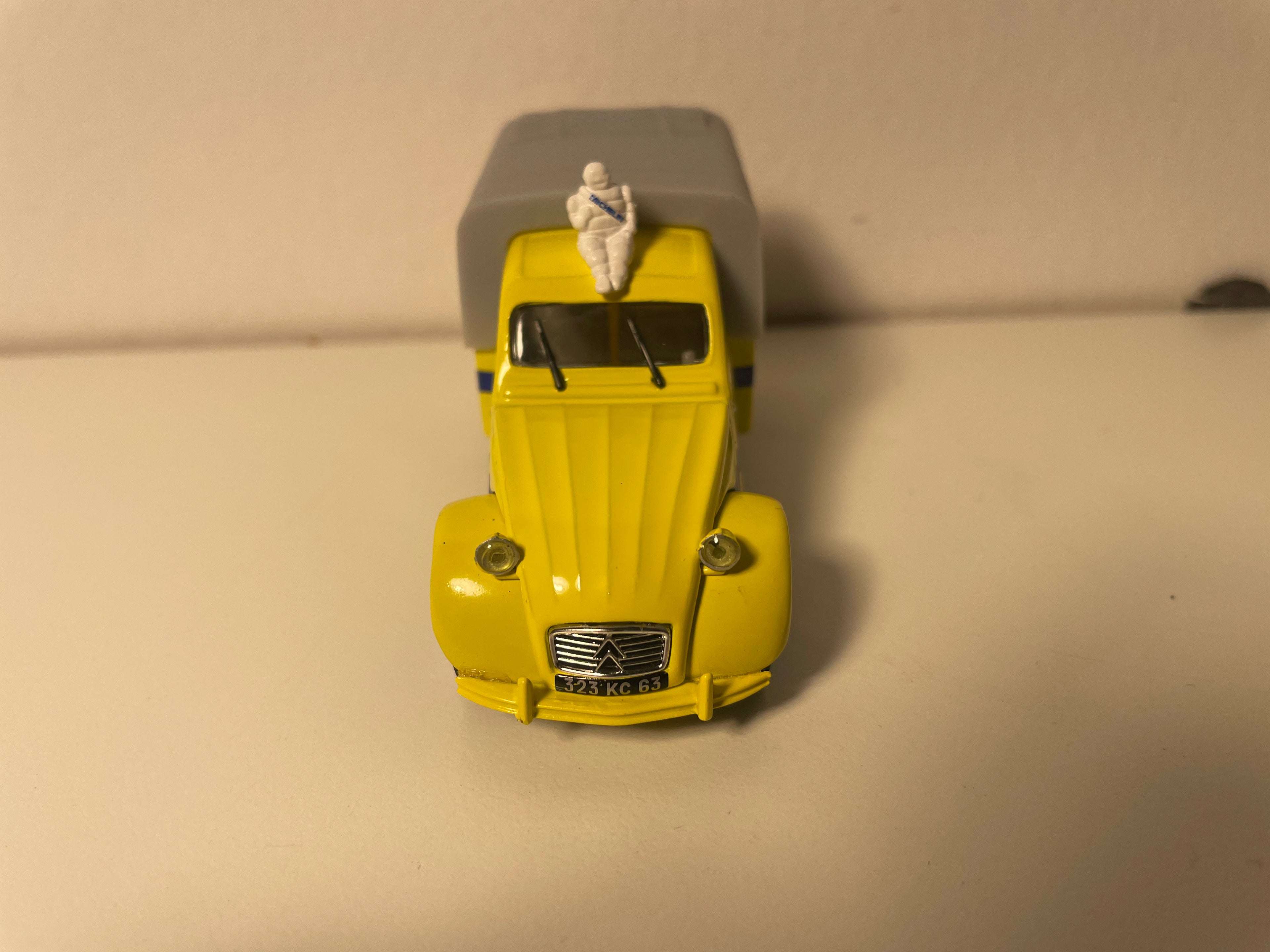 Citroën 2 CV Pick-up gelb mit grauem Planenaufbau MICHELIN - Norev (in Blister)