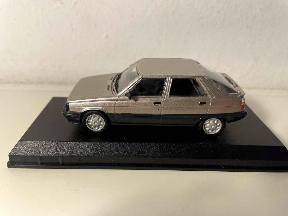 Renault 11 TSE szara berline 5 drzwiowa faza 1 (kolekcja Prestige)