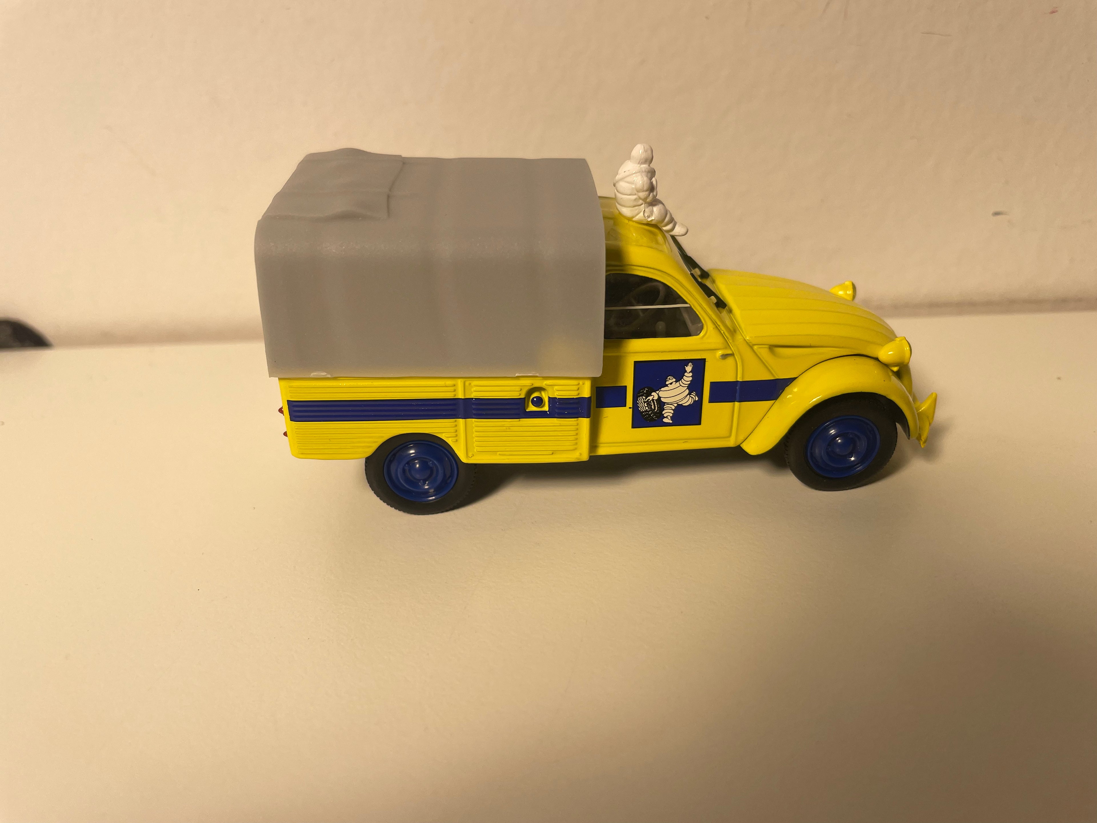 Citroën 2 CV Pick-up gelb mit grauem Planenaufbau MICHELIN - Norev (in Blister)