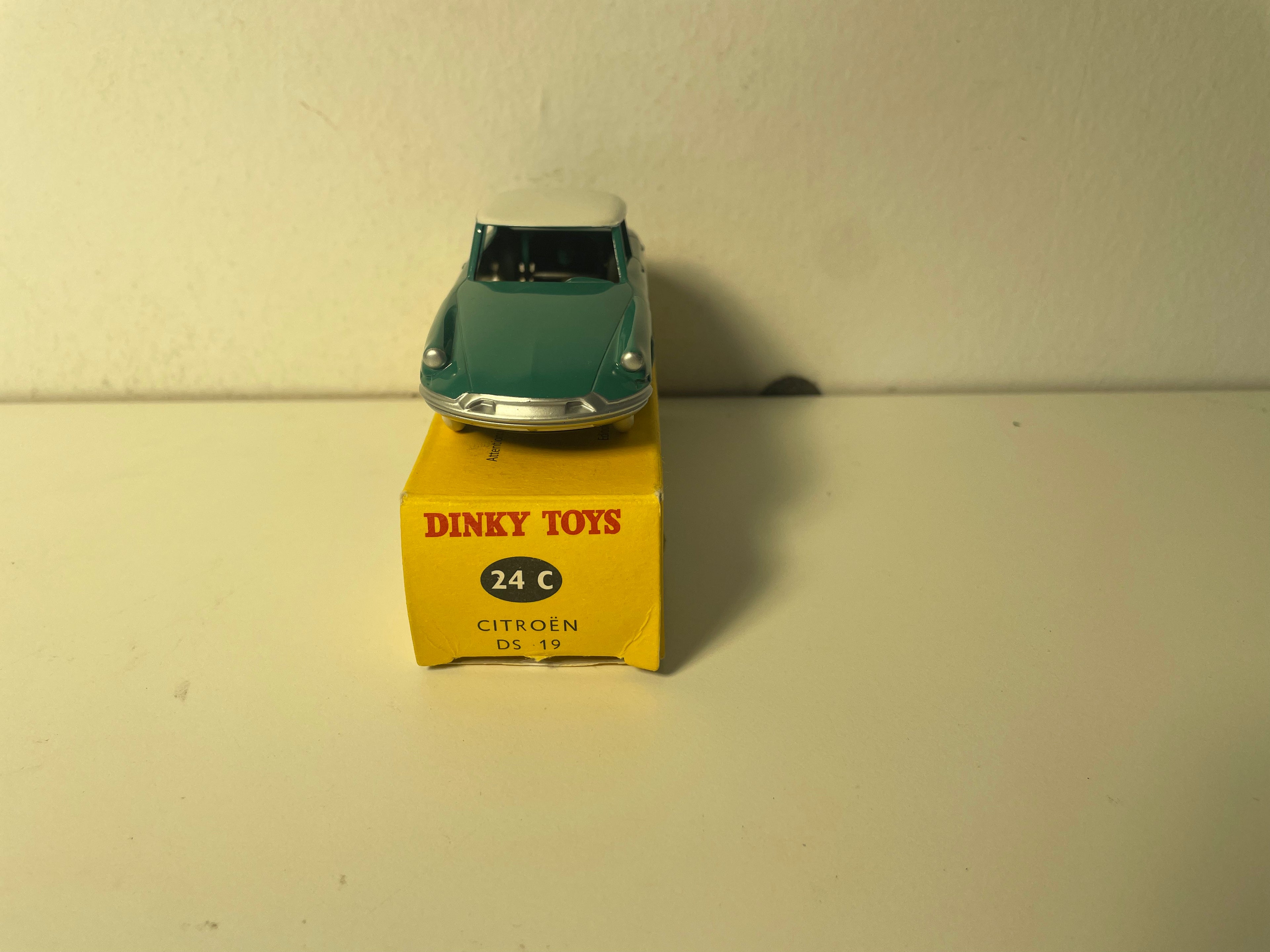 Citroën DS gréng mat wäisse Däch Dinky-Toys (Atlas Ausgaben) - N°24 C