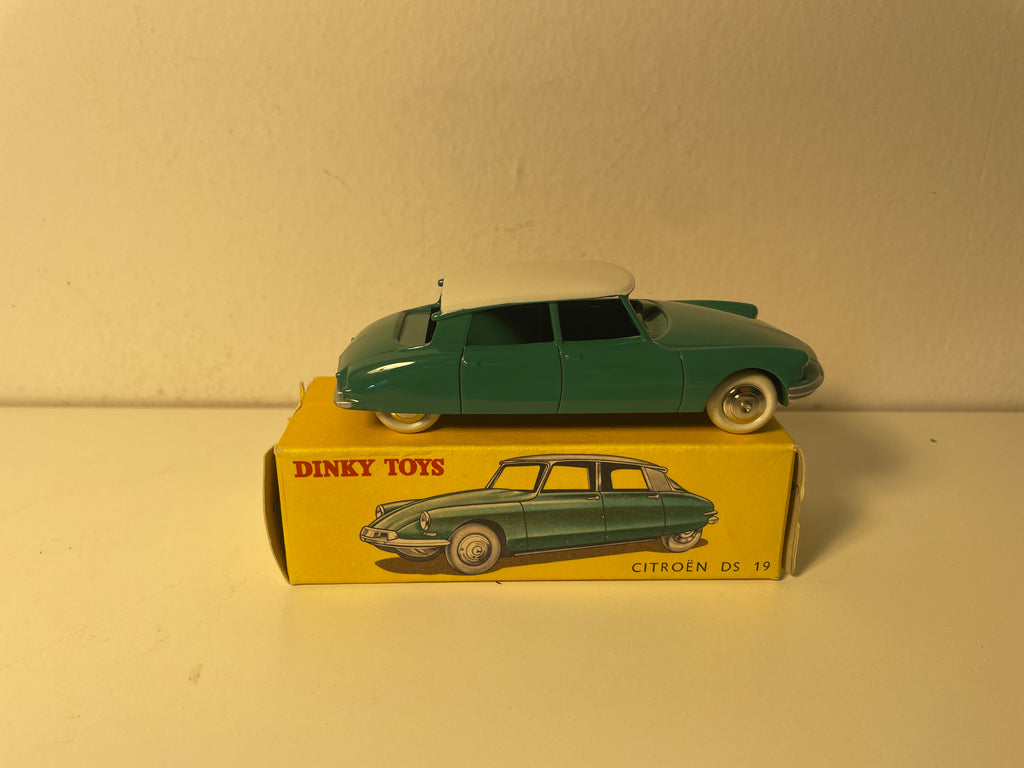 Citroën DS zielona z białym dachem Dinky-Toys (wydanie Atlas) - N°24 C