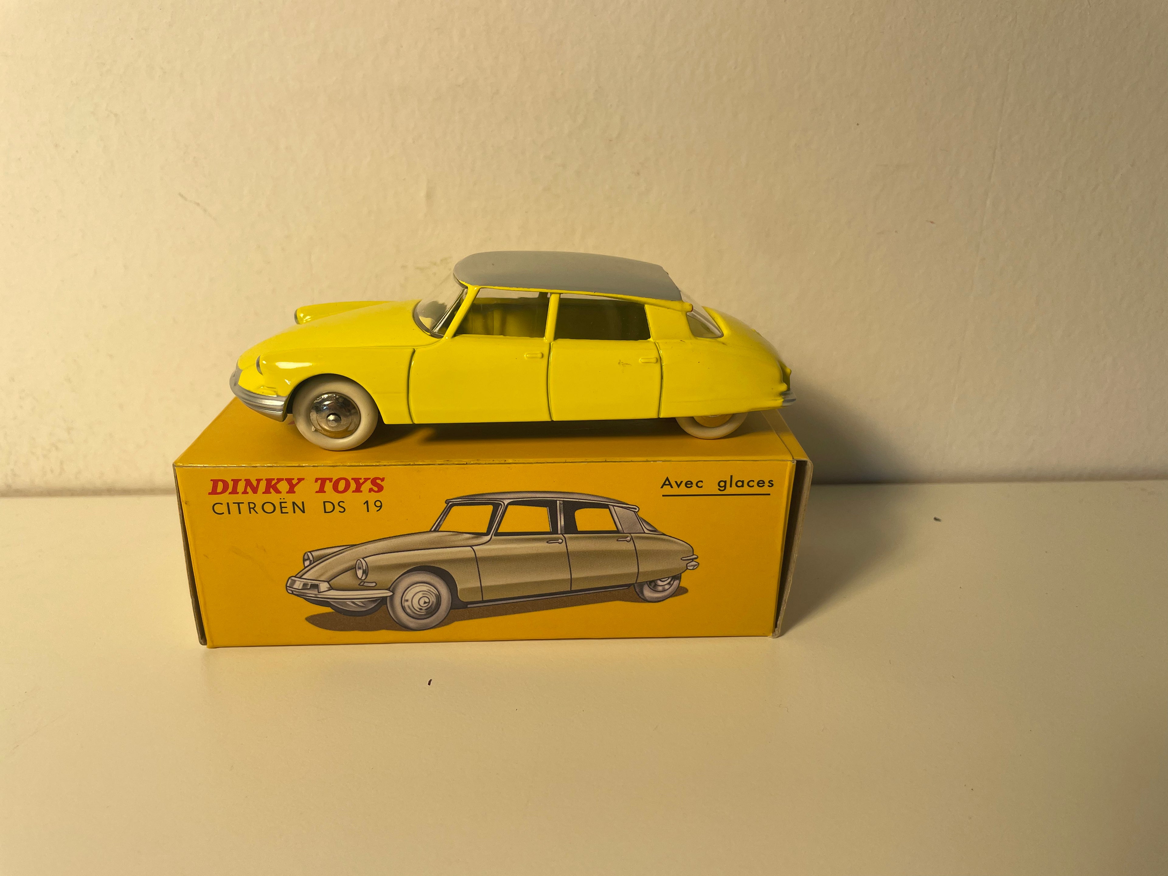 Citroën DS 19 giel mat wäisem Dack - Dinky-Toys (Edisiounen Atlas) - Nr 522
