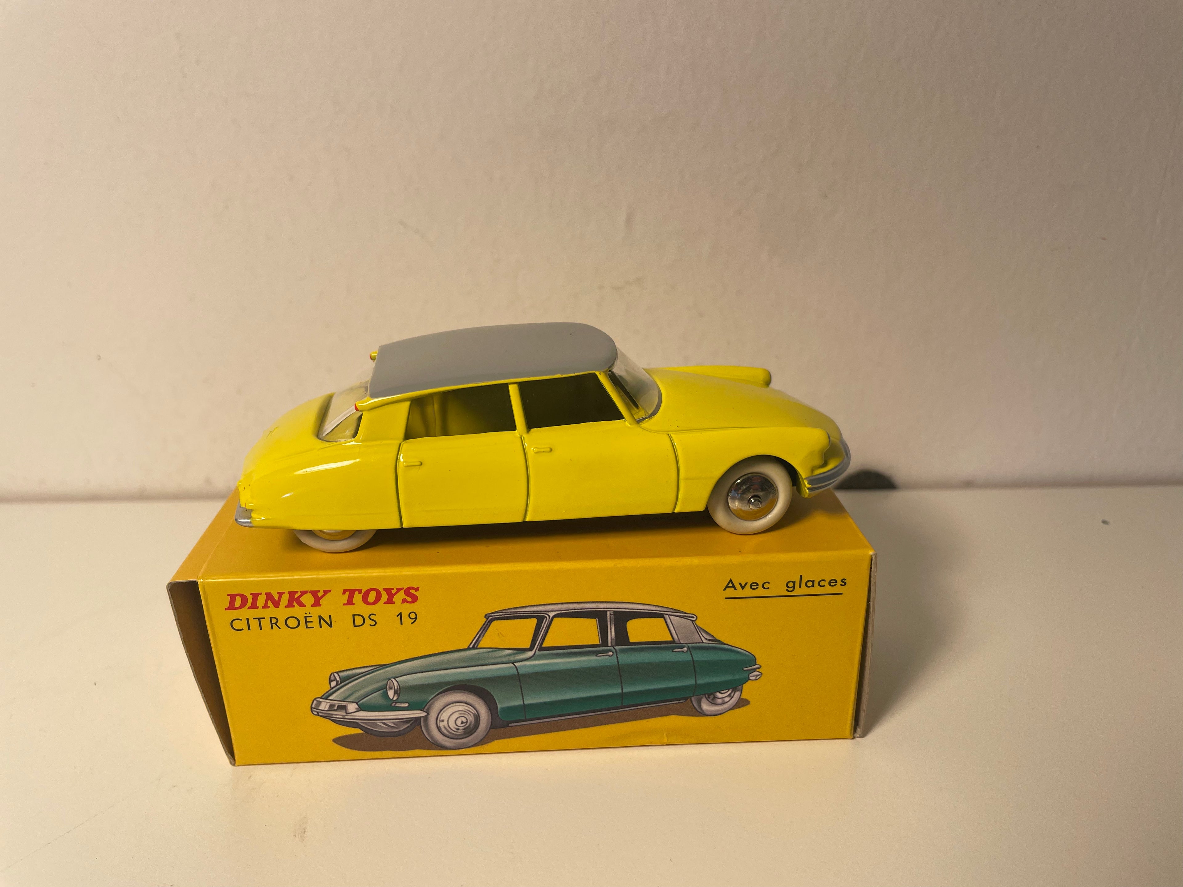 Citroën DS 19 giel mat wäisem Dack - Dinky-Toys (Edisiounen Atlas) - Nr 522