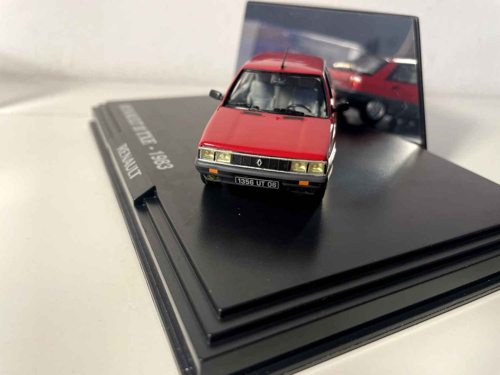Renault 11 TXE rossa del 1983 (cofanetto rettangolare)