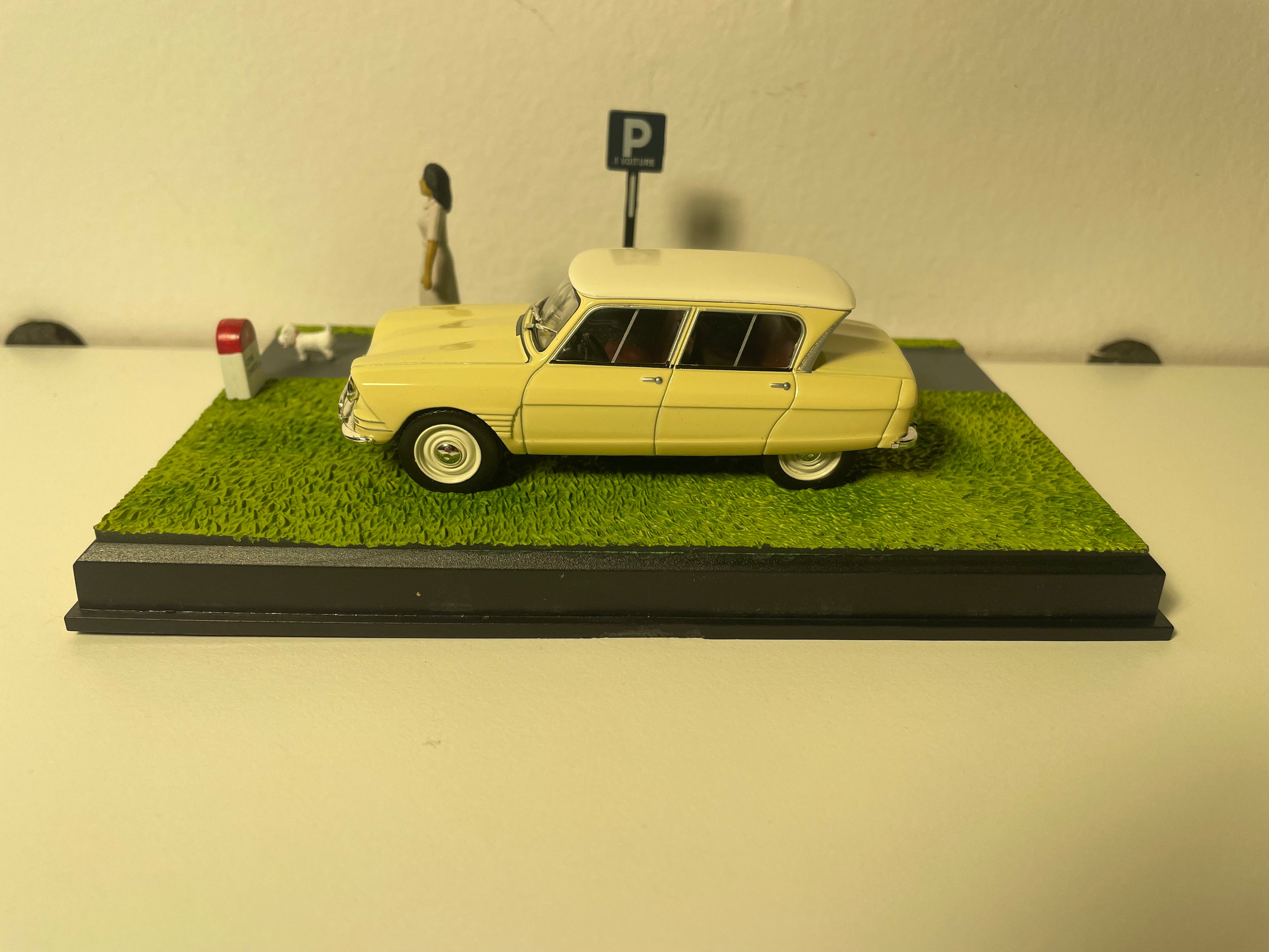 Citroën Ami 6 hellbraun - La Nationale 7 - d'blou Strooss
